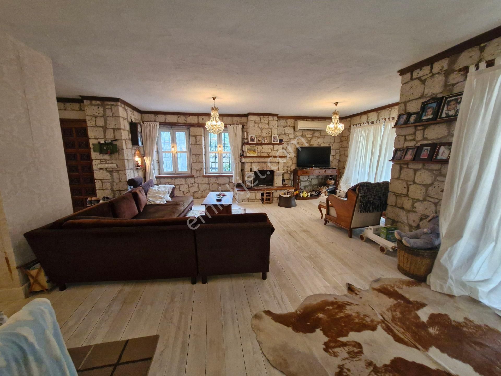 Alaçatıda Müstakil Ticari İmarlı Gerçek Taş Villa Müstakil Havuzlu Mkd Emlak - Görsel 10