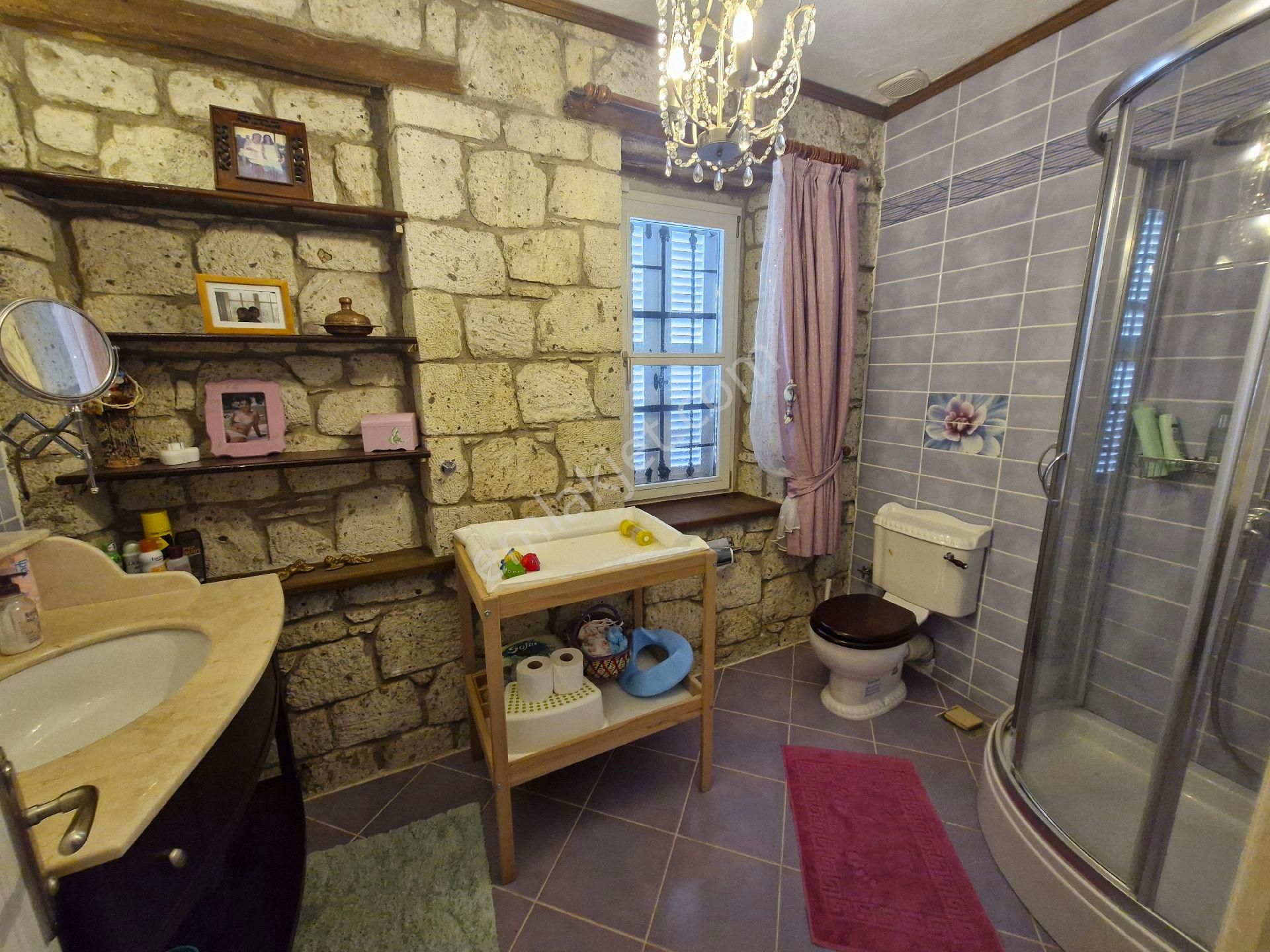 Alaçatıda Müstakil Ticari İmarlı Gerçek Taş Villa Müstakil Havuzlu Mkd Emlak - Görsel 26