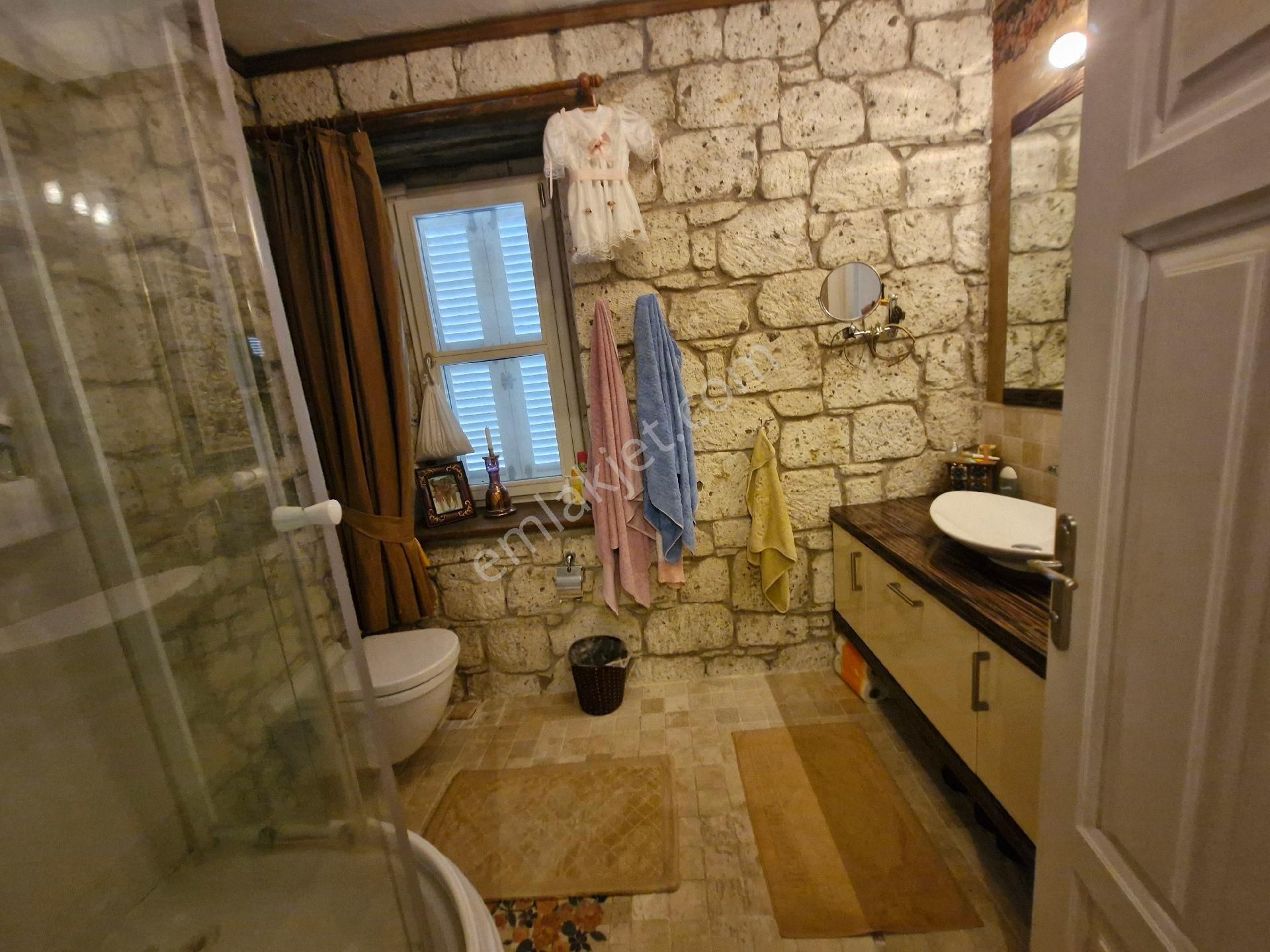 Alaçatıda Müstakil Ticari İmarlı Gerçek Taş Villa Müstakil Havuzlu Mkd Emlak - Görsel 22