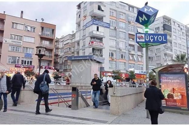 Konak Altıntaş Satılık Daire Üçyo Göbekte Lüks Yenilenmiş 3+1