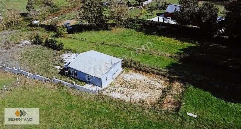 2070m2 Müstakil Arsa'da 120m2 Prefabrikev Köy Merkezinde