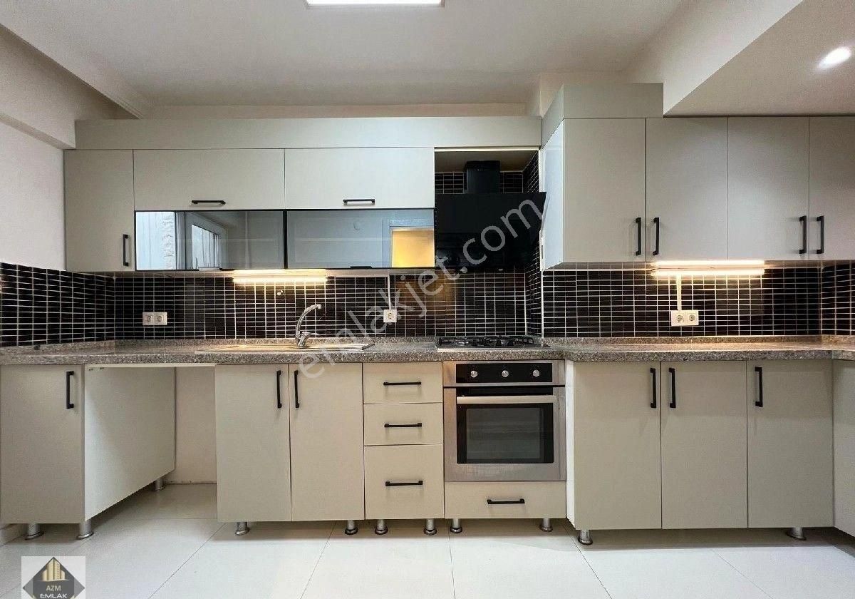 Karabağlar Muammer Akar Satılık Daire İnönü Cadde Üzerinde Satılık 3+1 Asansörlü Otoparklı Full Bakımlı Daire