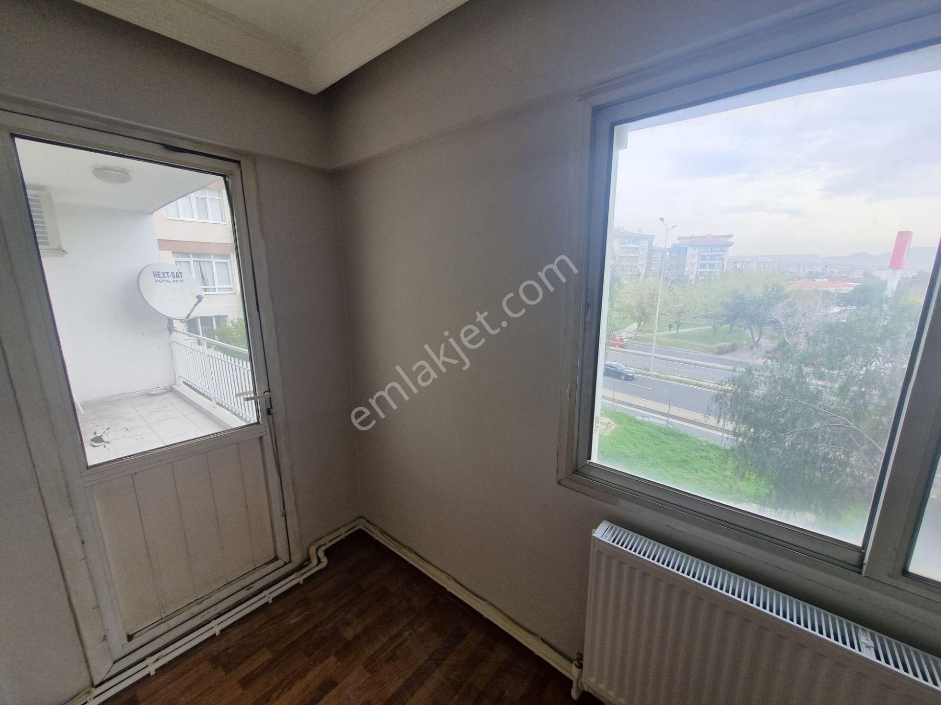 Bornova Erzene Kiralık Daire Bornova Erzene Mah. Tadilatlı,merkezi Konumda Kiralık 3+1 Daire