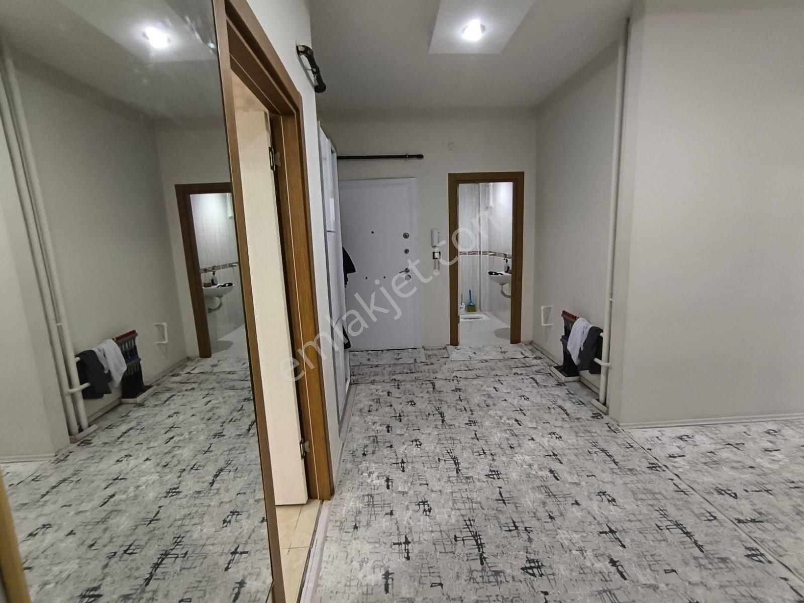 Bağlar Bağcılar Satılık Daire Paris Düğün Salonu Civarı Ahmet Kaya Caddesi'nde 3+1 Satılık Daire