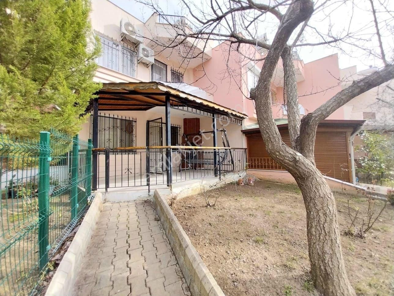 Burhaniye Pelitköy Satılık Villa **yükselden Pelitköyde Denize 400 Mt Deniz Manzaralı 3+1 Triplex