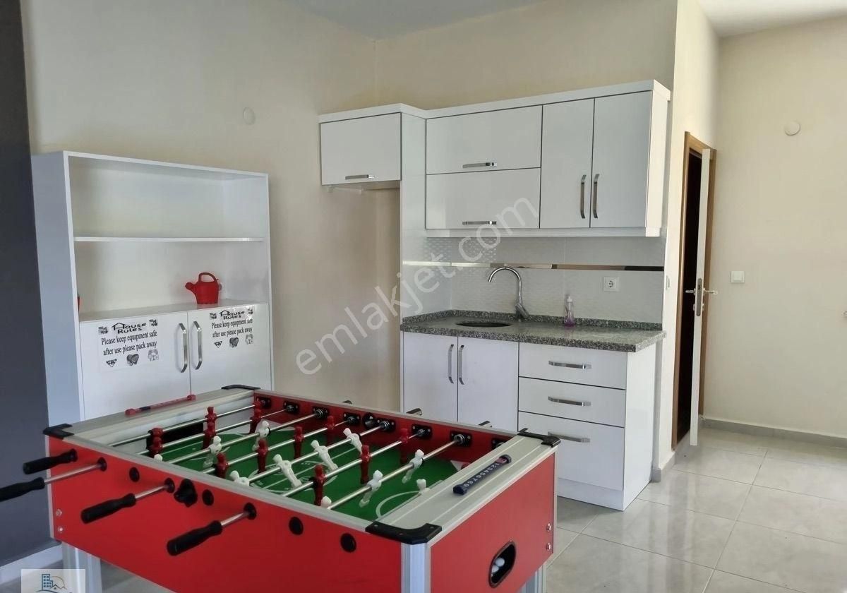 Efeler Mahallesinde Yüksek Giriş Havuzlu Eşyalı Asansörlü 1+1 Daire - Görsel 20