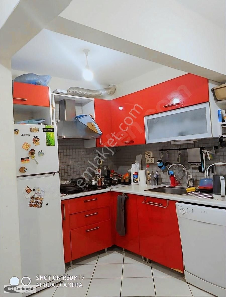 Kadıköy Caferağa Satılık Daire Kadıköy Caferağada Satılık 2+1 90 M2 25.000 Tl Kira Getirili