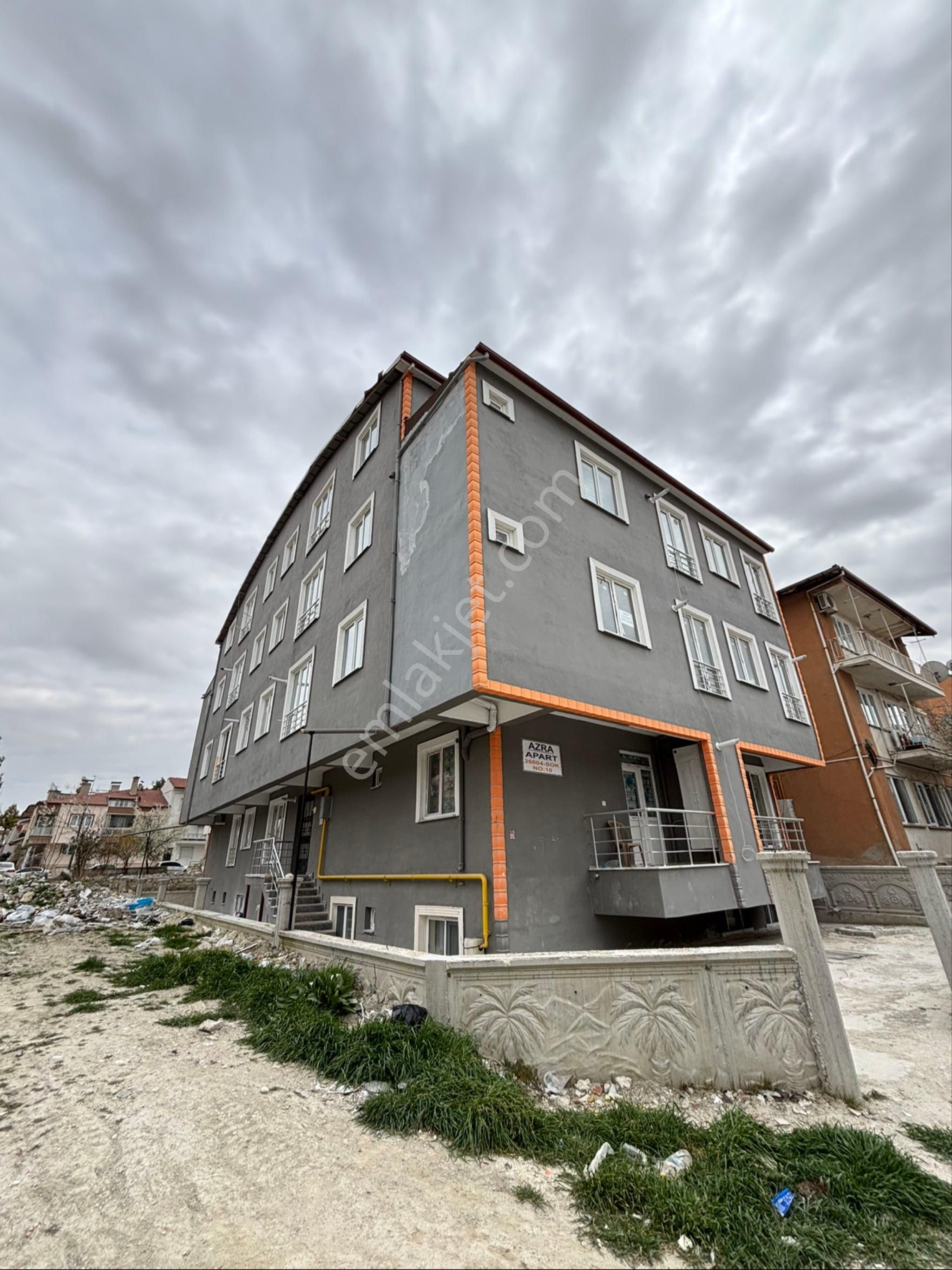 Burdur Merkez Emek Satılık Daire İnal Emlaktan Merkezde Satılık 1+1 50 M2 Daire