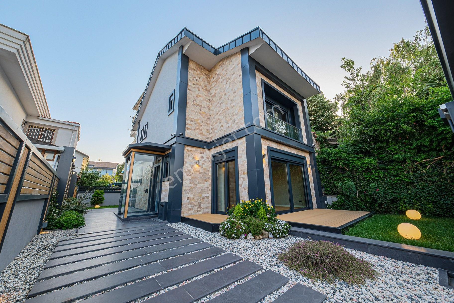 Sarıyer Kumköy Satılık Villa Sarıyer Kilyos Satılık 240 M2 6+1 İskanlı Sıfır Müstakil Villa