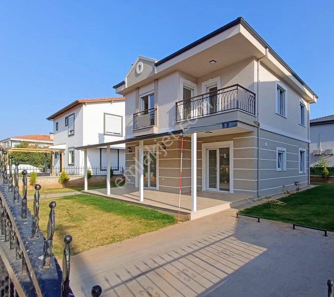 Ayvalık Küçükköy Satılık Yazlık Sarımsaklı'da Müstakil, Geniş Bahçeli Sıfır Villa