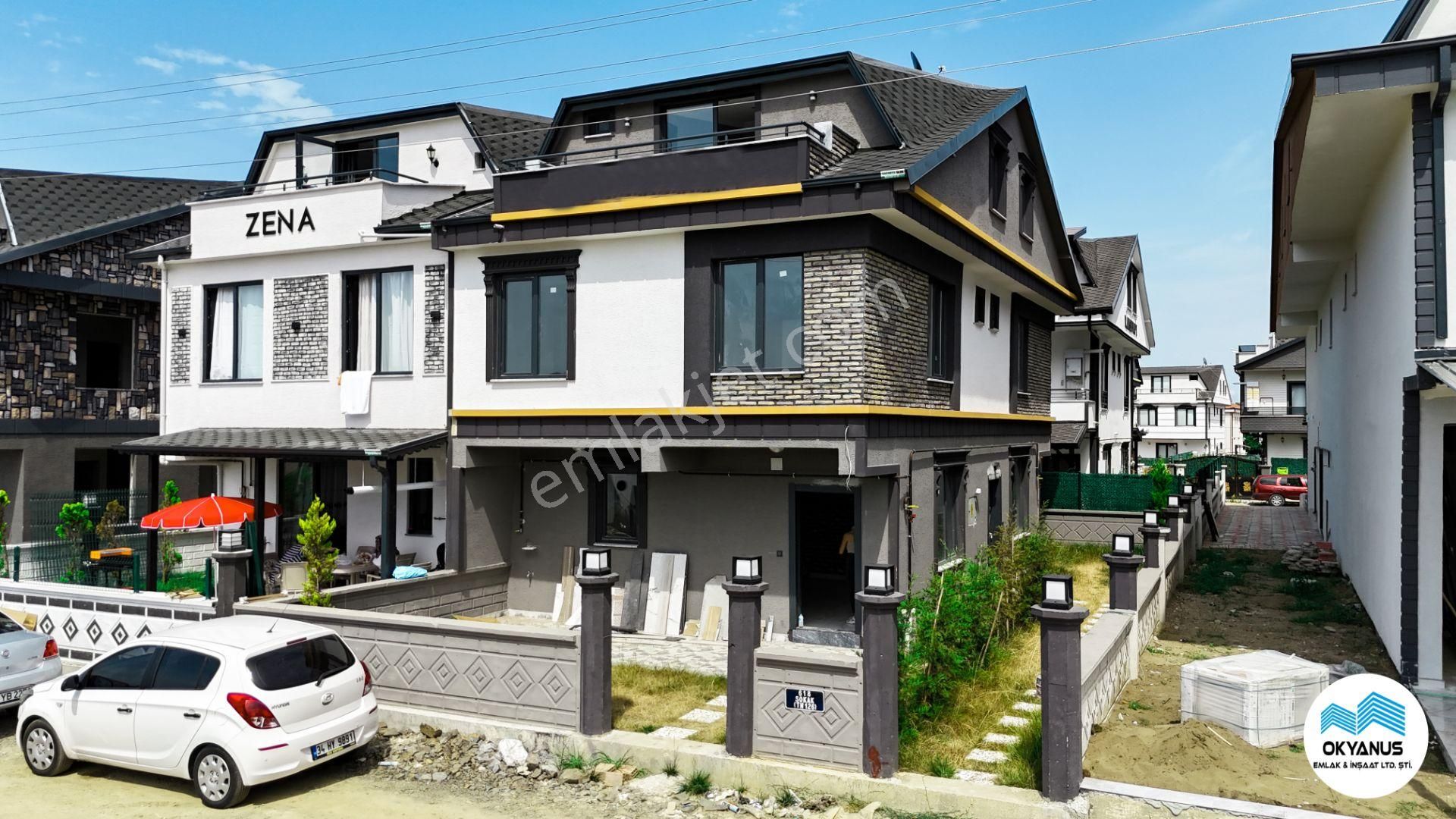 Sakarya Kocaali De Ön Cephe Ve Bahçe Yan Yana