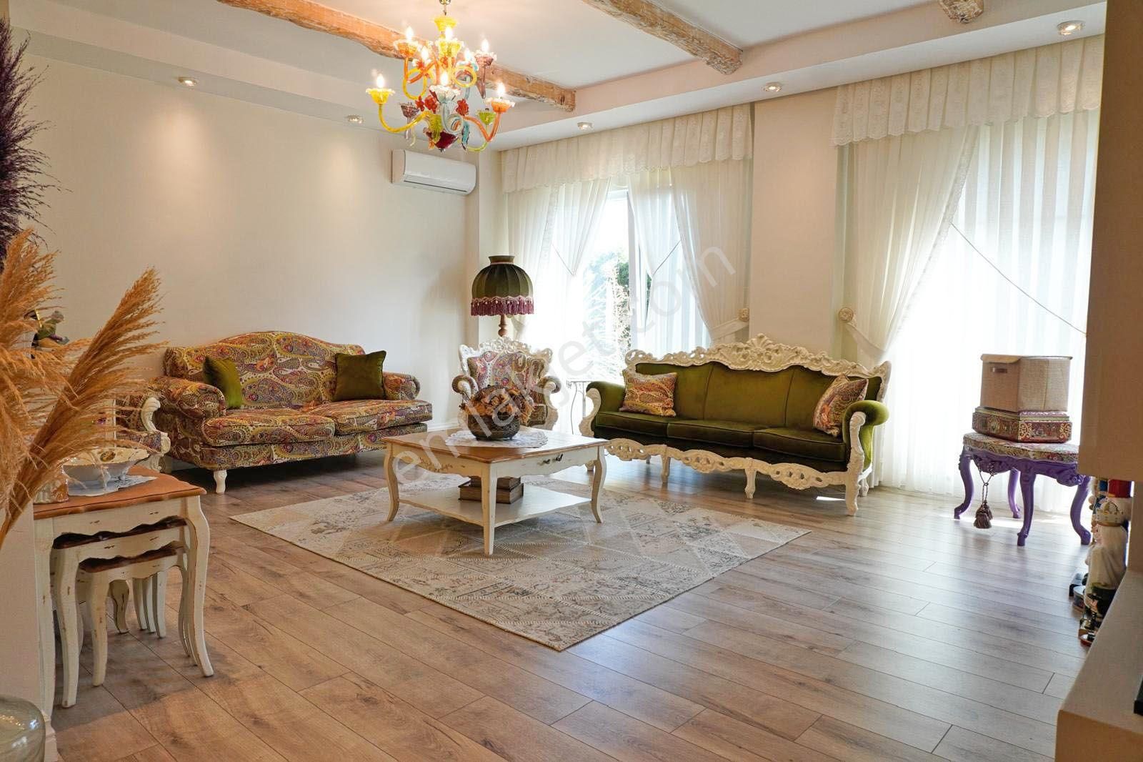 İstanbul House'dan Tepe'de Site İçi Özel Yapım 5+2 Satılık Villa - Görsel 7