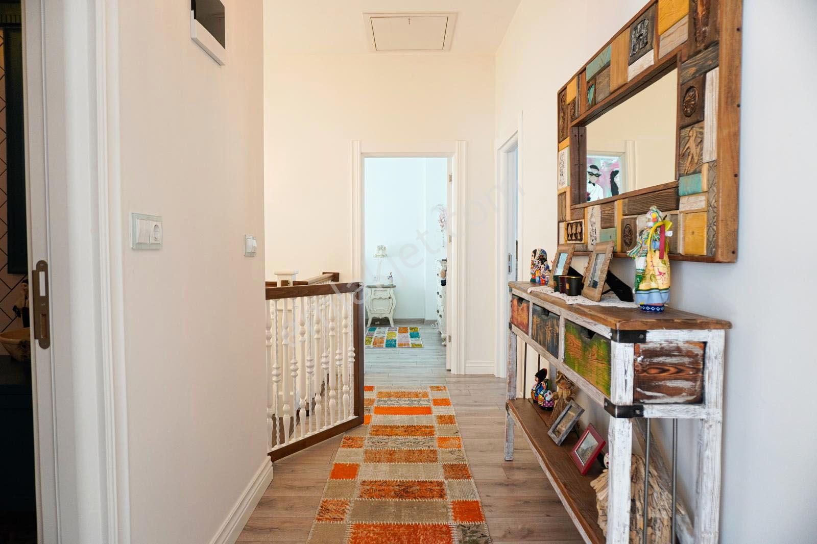 İstanbul House'dan Tepe'de Site İçi Özel Yapım 5+2 Satılık Villa - Görsel 14