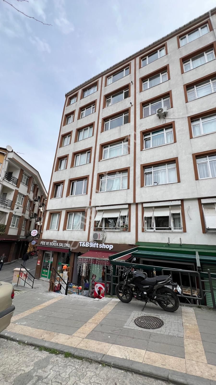 Üsküdar Doğancılar Caddesinde Köşe Binada Satılık 3+1 Daire - Görsel 2