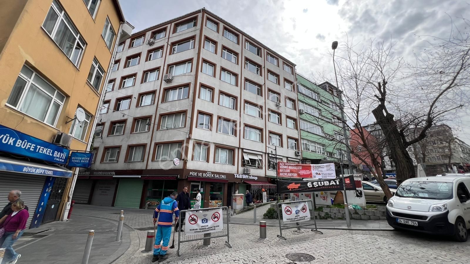 Üsküdar Aziz Mahmut Hüdayi Satılık Daire Üsküdar Doğancılar Caddesinde Köşe Binada Satılık 3+1 Daire