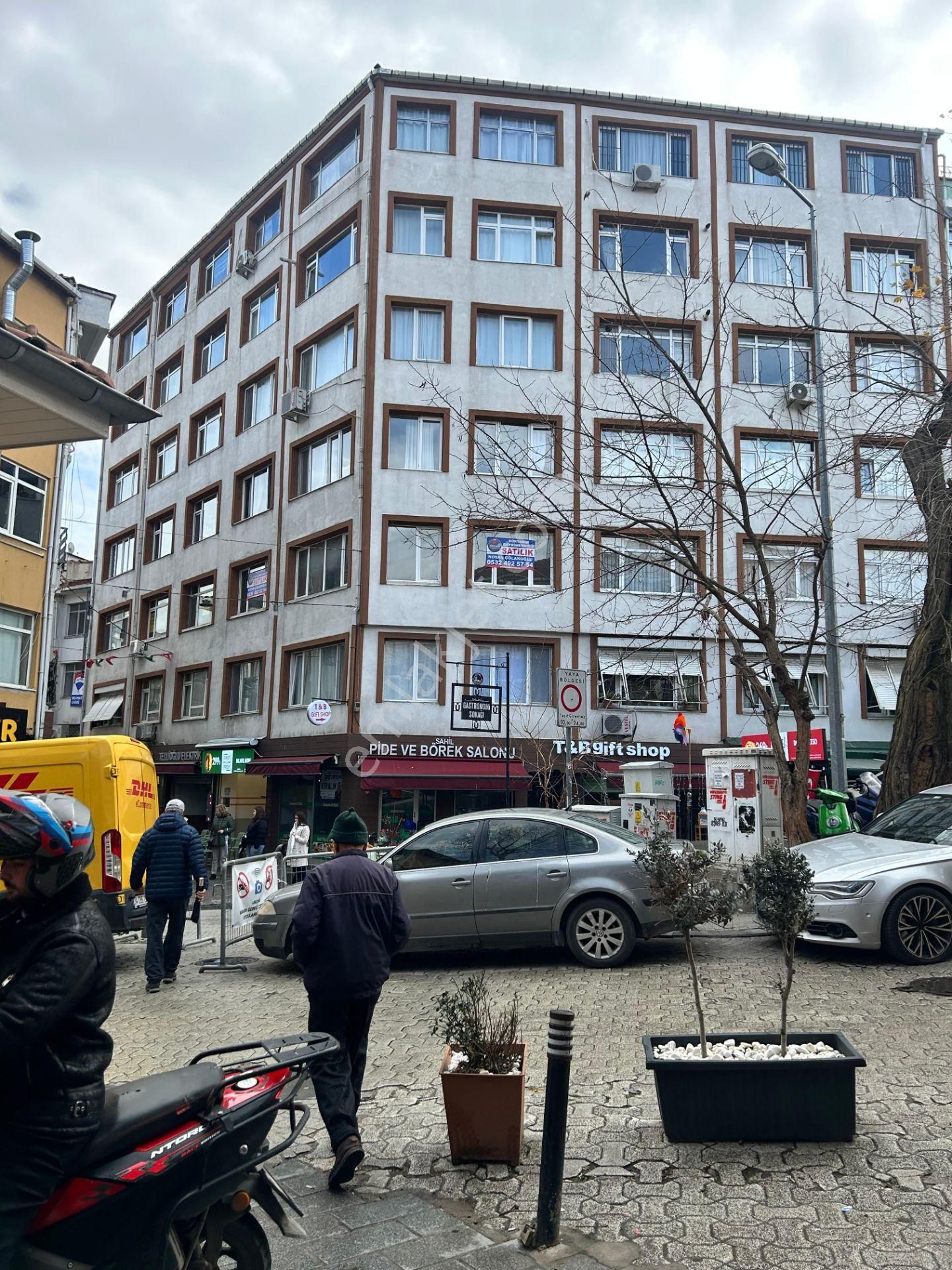 Üsküdar Doğancılar Caddesinde Köşe Binada Satılık 3+1 Daire