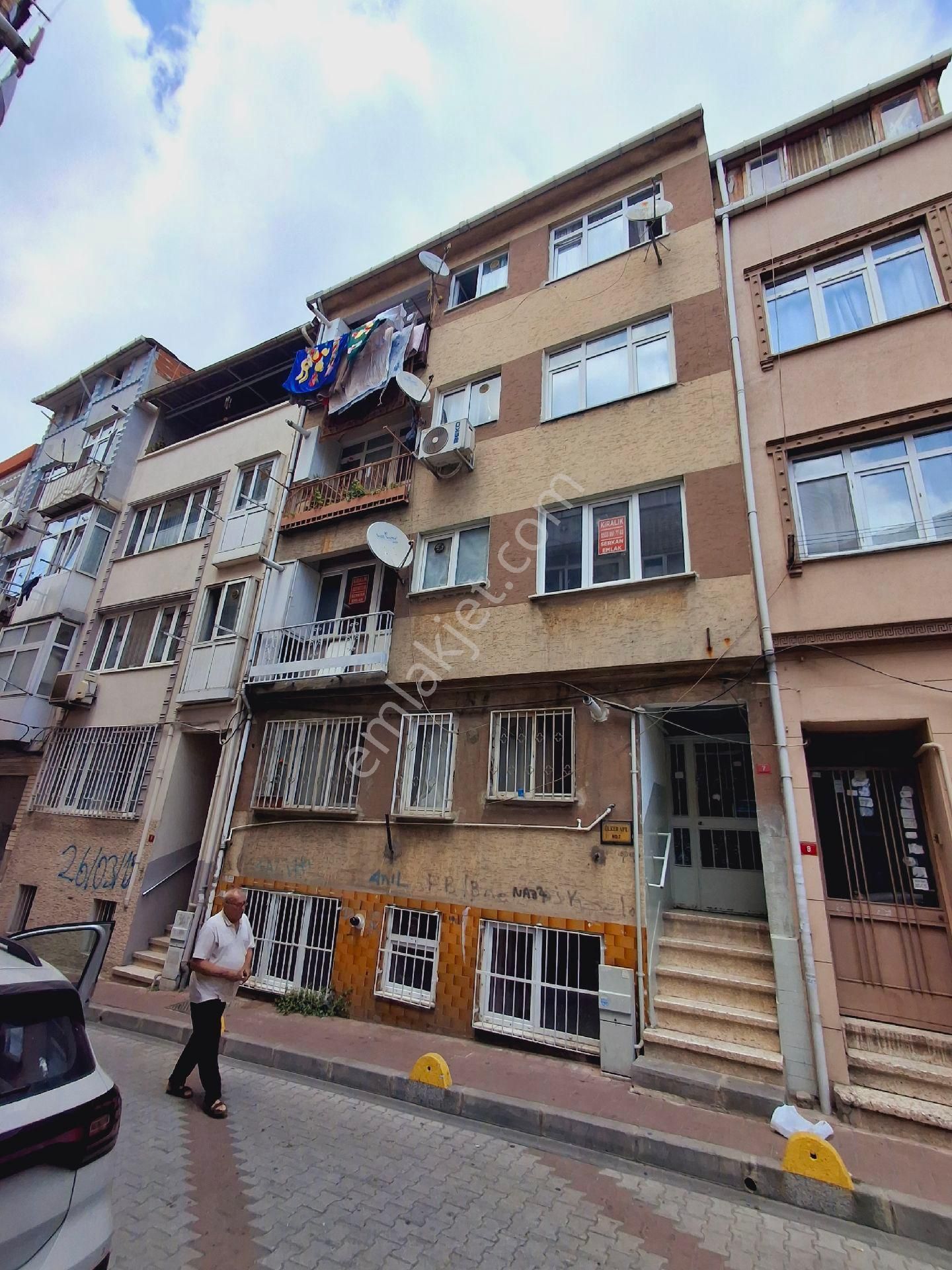 İmam Süreyya Sk Kiralık 1+1 1.kat Daire 15,000 Tl