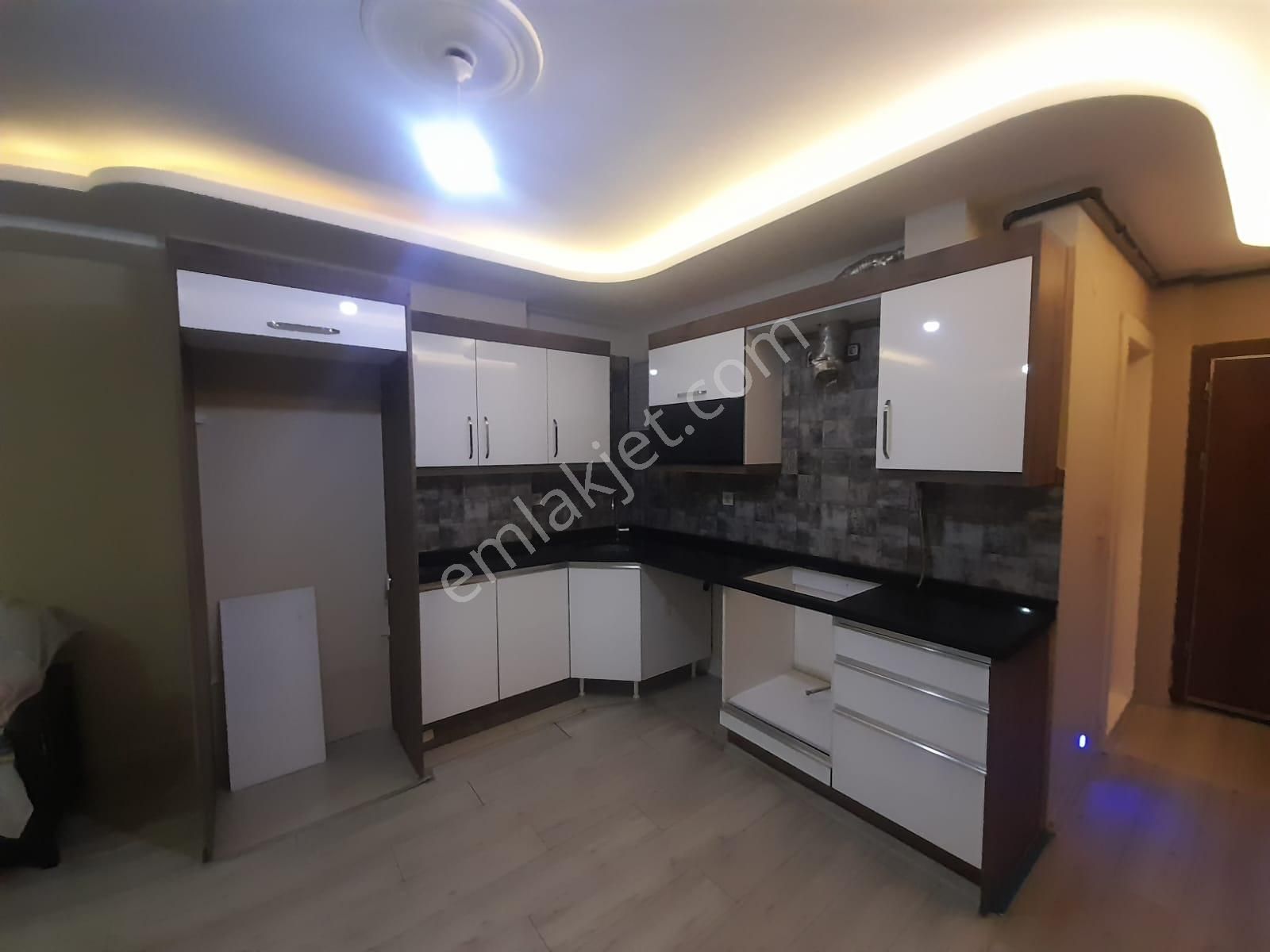 Konak Kılıç Reis Kiralık Daire Üçyol Metro Özel Kapalı Otoparklı 2+1 Eşyalı Kiralık Daire