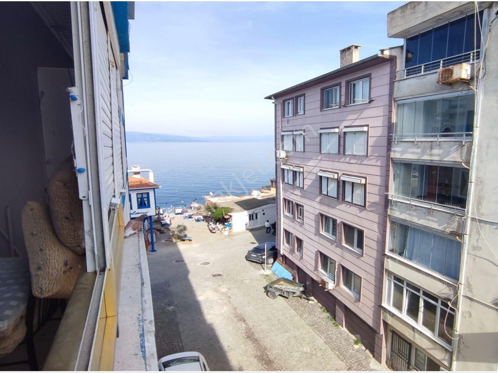 Mudanya Mütakere De Deniz Manzaralı Eşyalı Kiralık 2+1 Daire