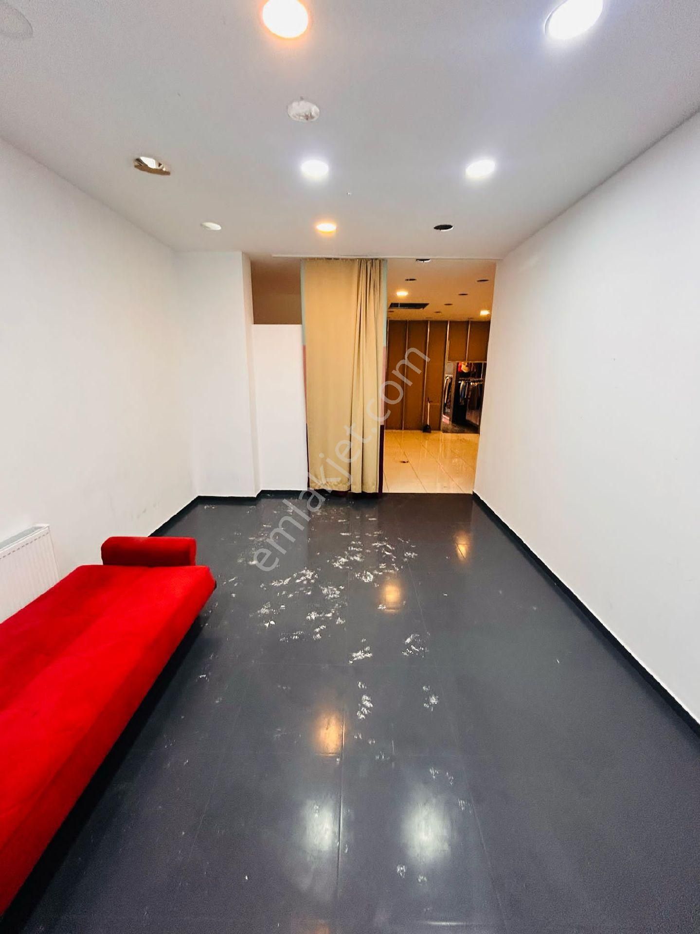 Emlak Konutları Bölgesinde 280m² Düz Giriş Satılık Dükkan - Görsel 7