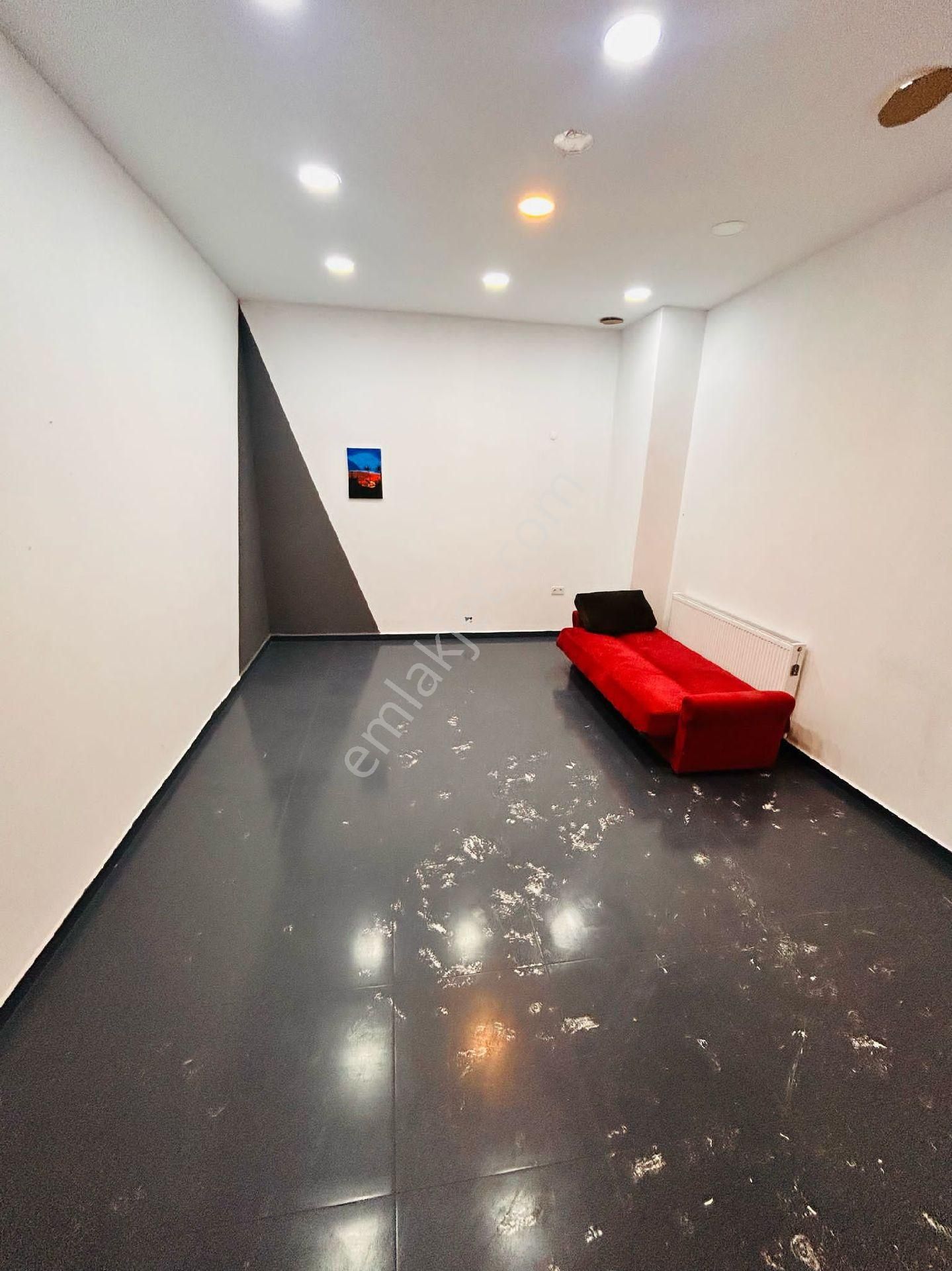 Emlak Konutları Bölgesinde 280m² Düz Giriş Satılık Dükkan - Görsel 6