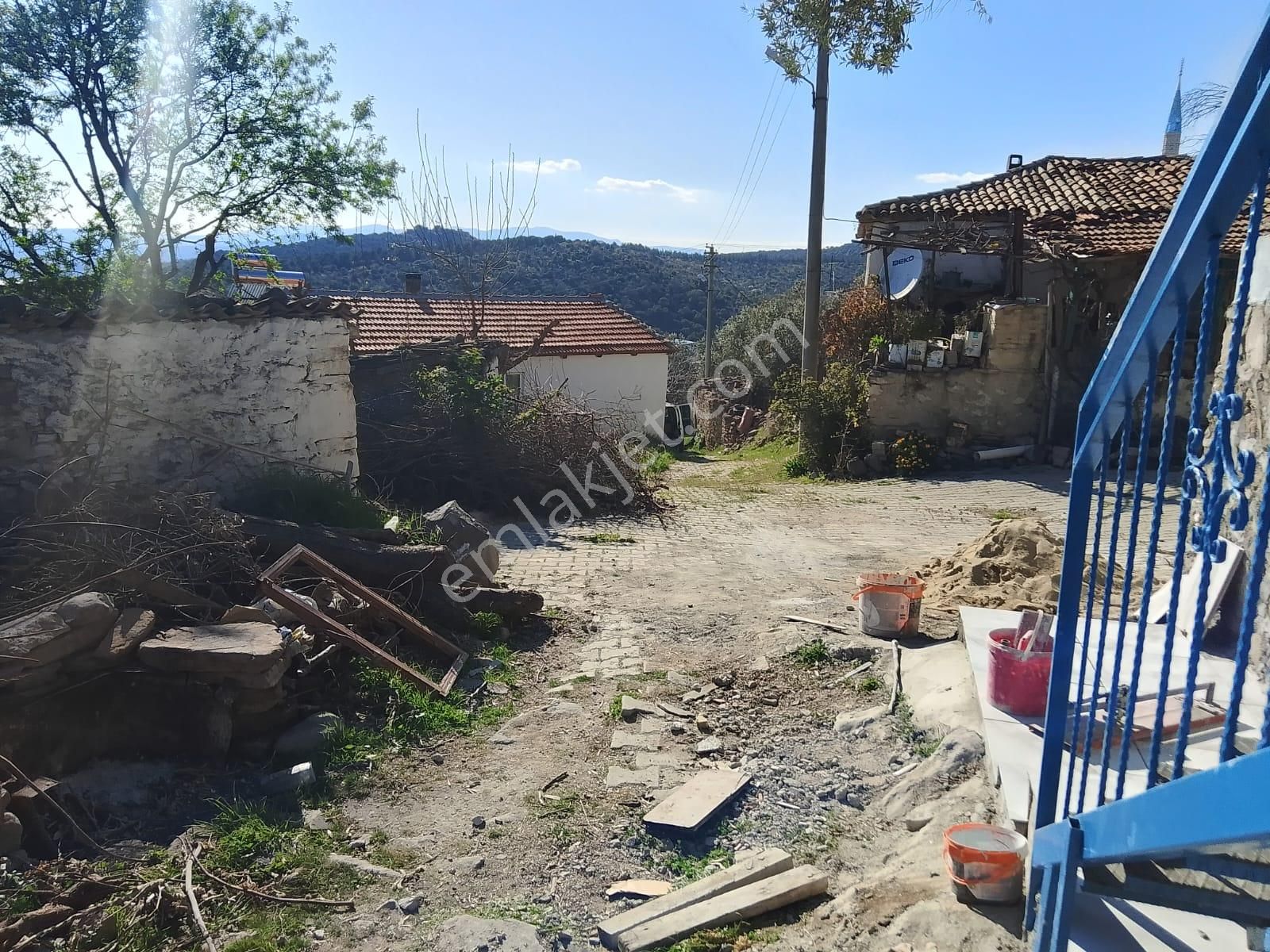 Manisa Koca Koruda 128 M2 Arsa Üzerinde Sıfıt Yapımış Müstakil 3+1 Köy Evi - Görsel 3