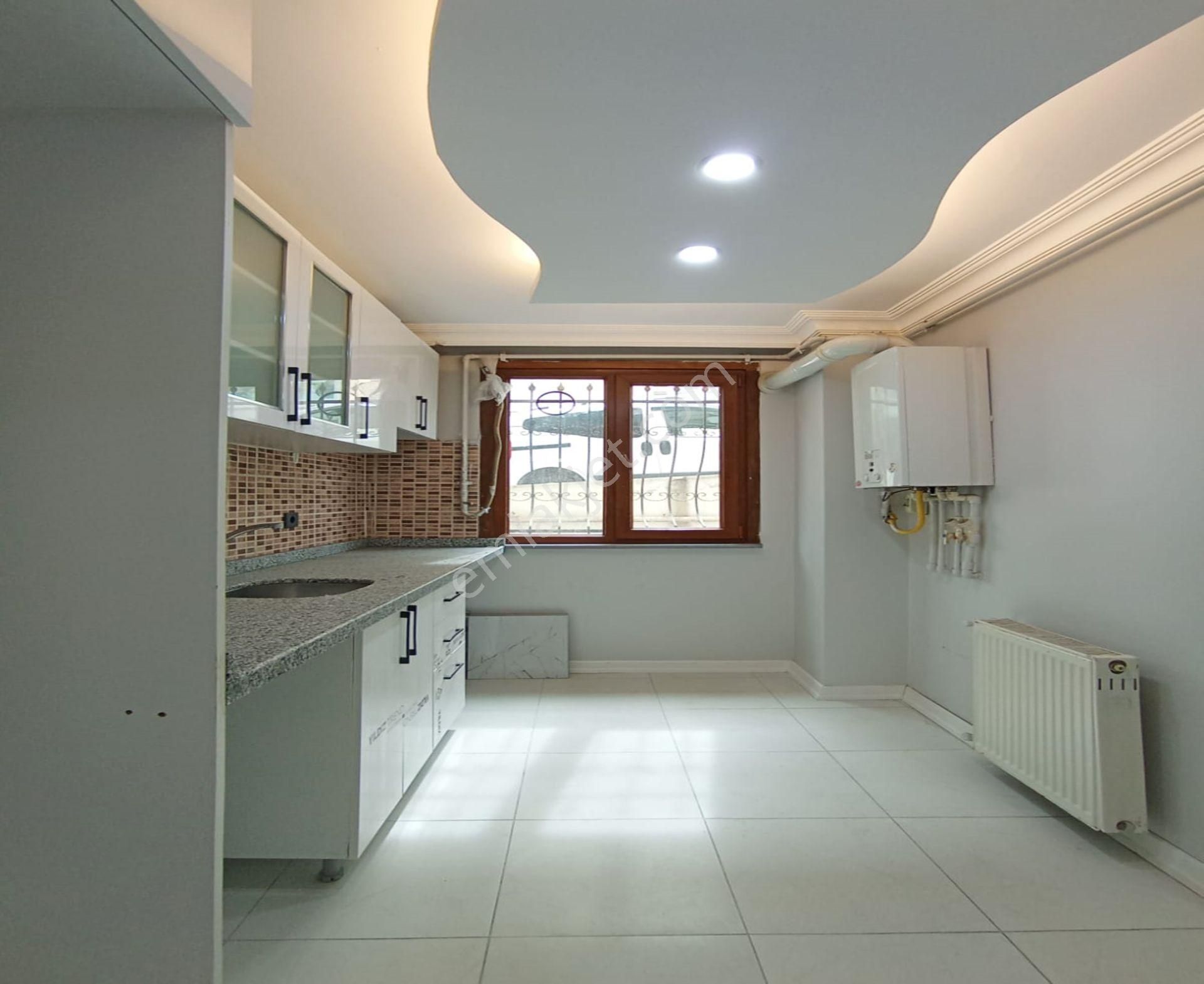 Esenyurt Mehterçeşme Satılık Daire Merkezi Konumda Aile Apartmanında Dekorlu 2+1 Düz Giriş Daire