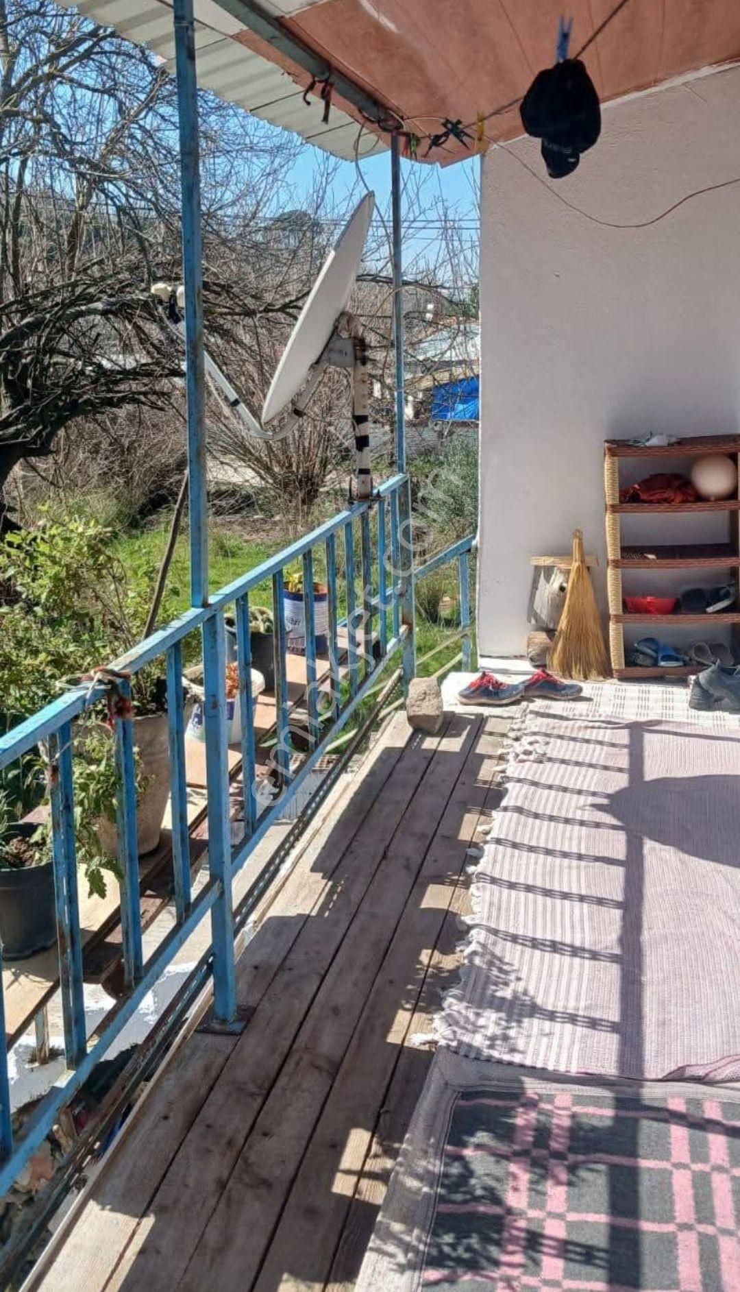 Pergamo Emlaktan Bergamaya Cok Yakın Köyde Satılık Ev