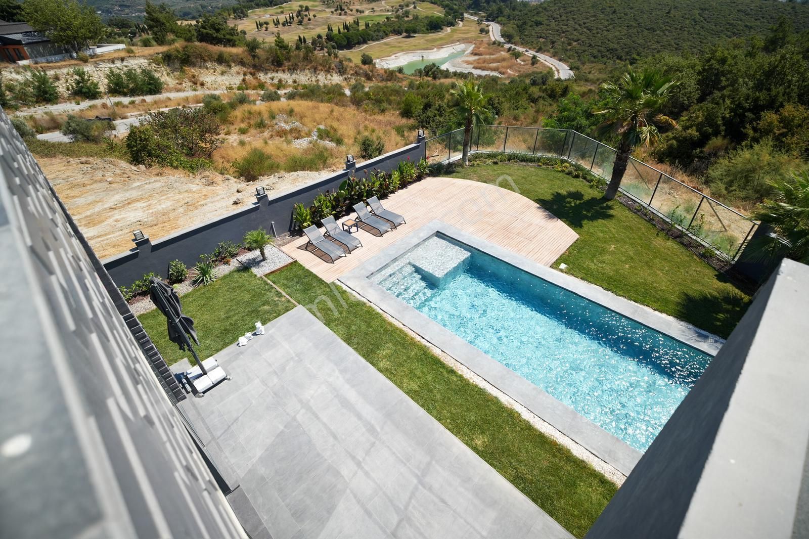 Kuşadası'n Da Golf Sahası Ve Deniz Manzaralı Müstakil Lüks Villa - Görsel 8