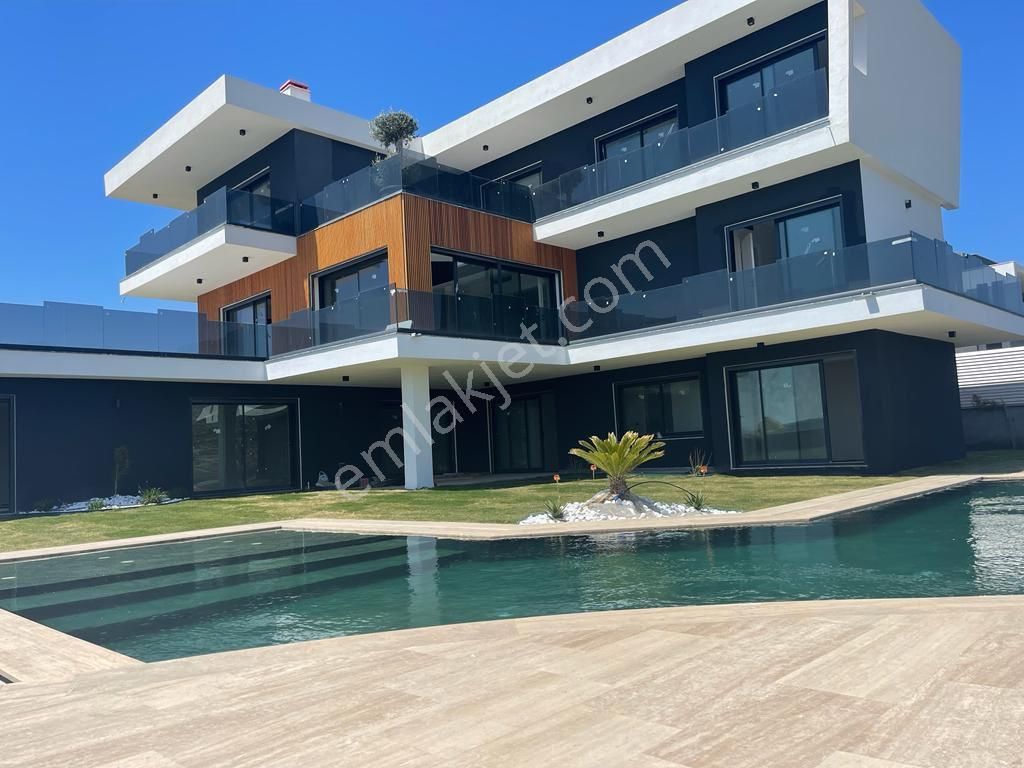 Çeşme Fenerburnunda Stılık Malikane - Görsel 9