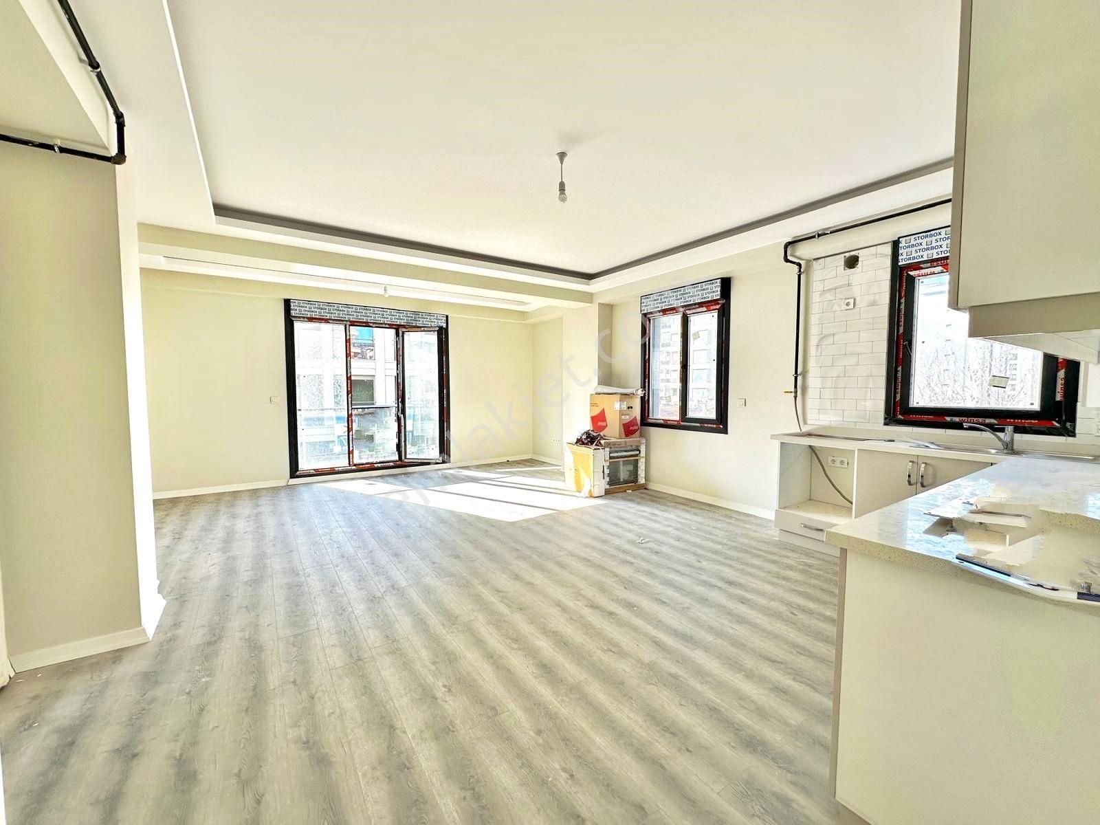 Erenköy Divan Pastanesin Sokağında Yeni Binada 2+1 Daire Emlak Masası