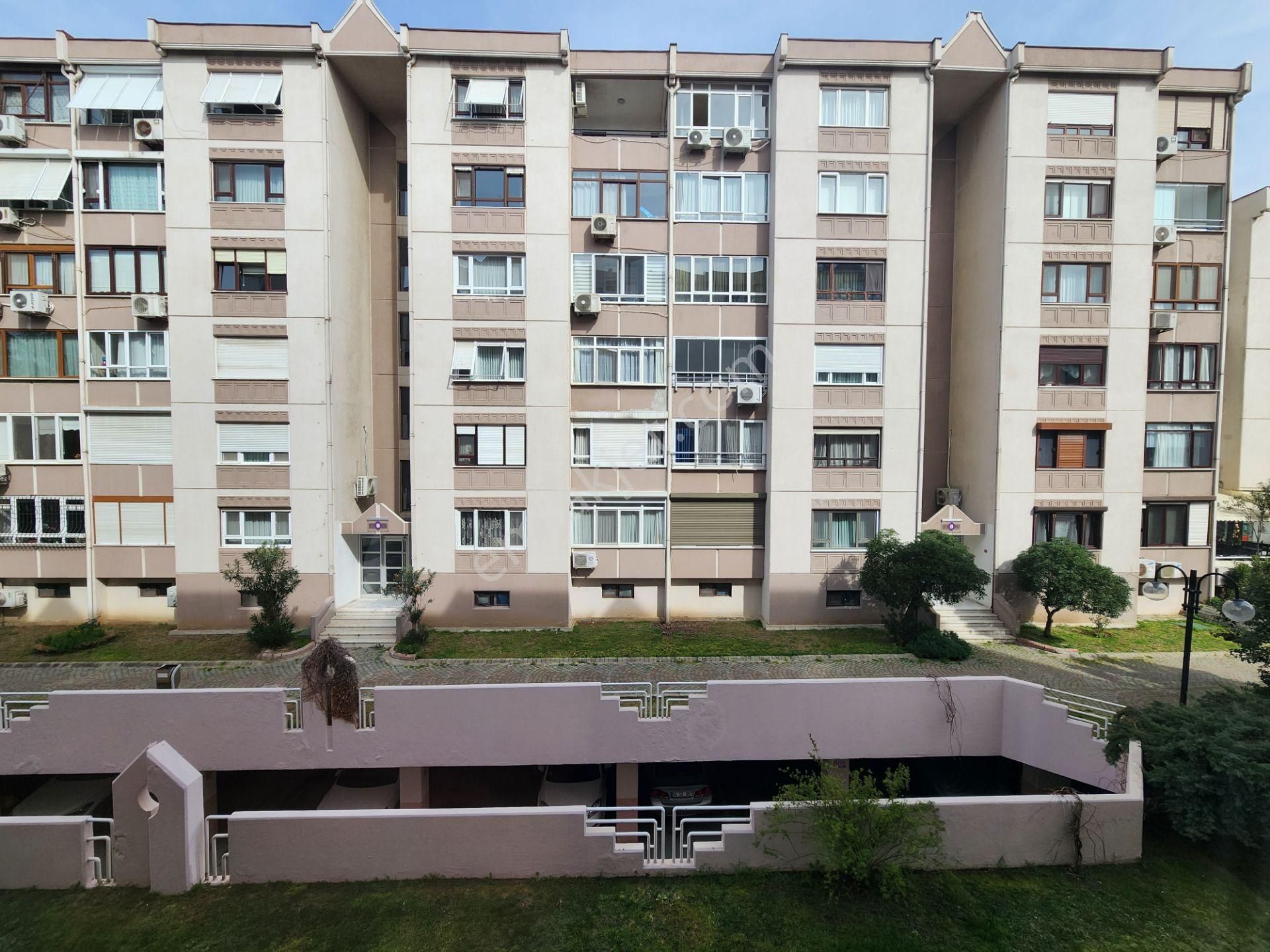 Ataköy Gazi Sitesinde Satılık 3+1 Daire