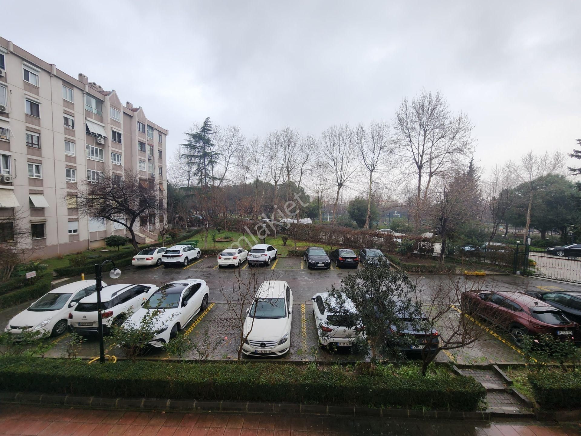 Ataköy'de Satılık Daire 3+1 140m2