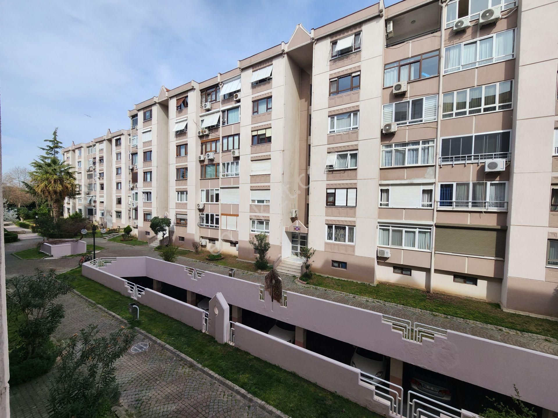 Bakırköy Ataköy'de Site İçinde Satılık 3+1 Daire