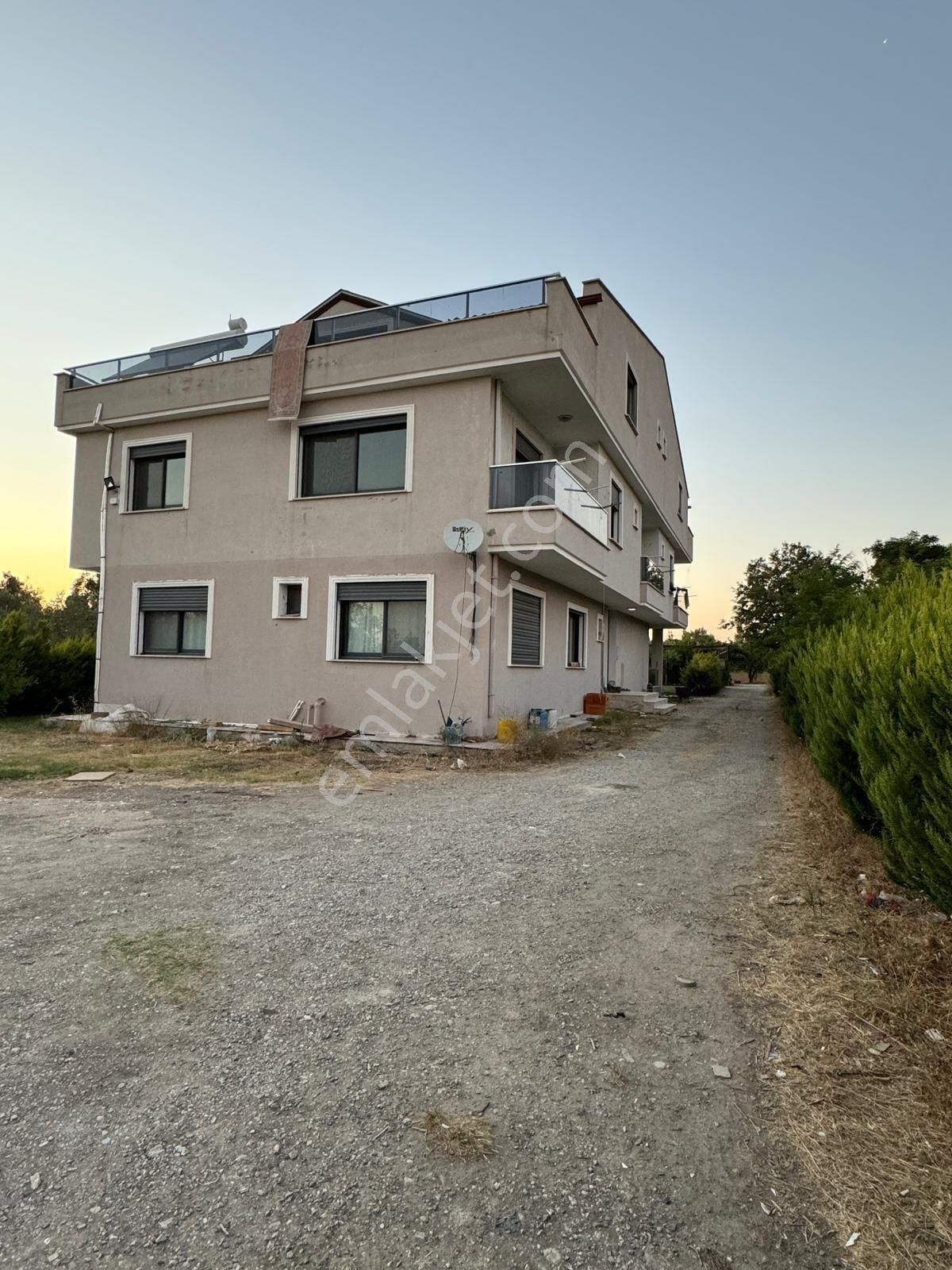 Kuşçularda Hem Ticari Hem Konut Ruhsatlı Satılık Bina - Görsel 5