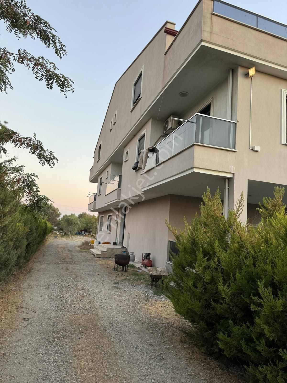 Kuşçularda Hem Ticari Hem Konut Ruhsatlı Satılık Bina - Görsel 3