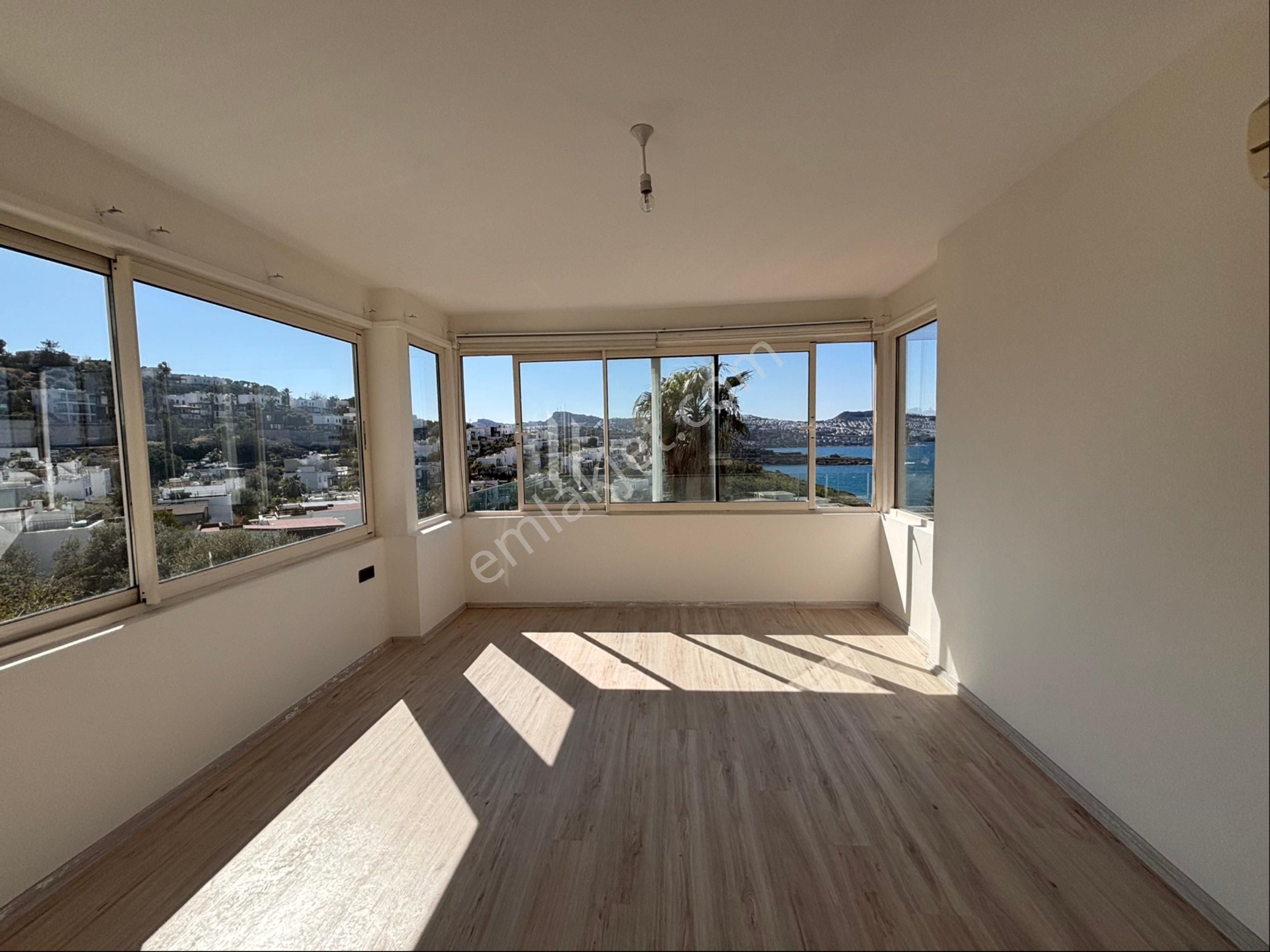 Türkbükü'nde Deniz Manzaralı Plajlı Ve Havuzlu Satılık Villa - Görsel 5