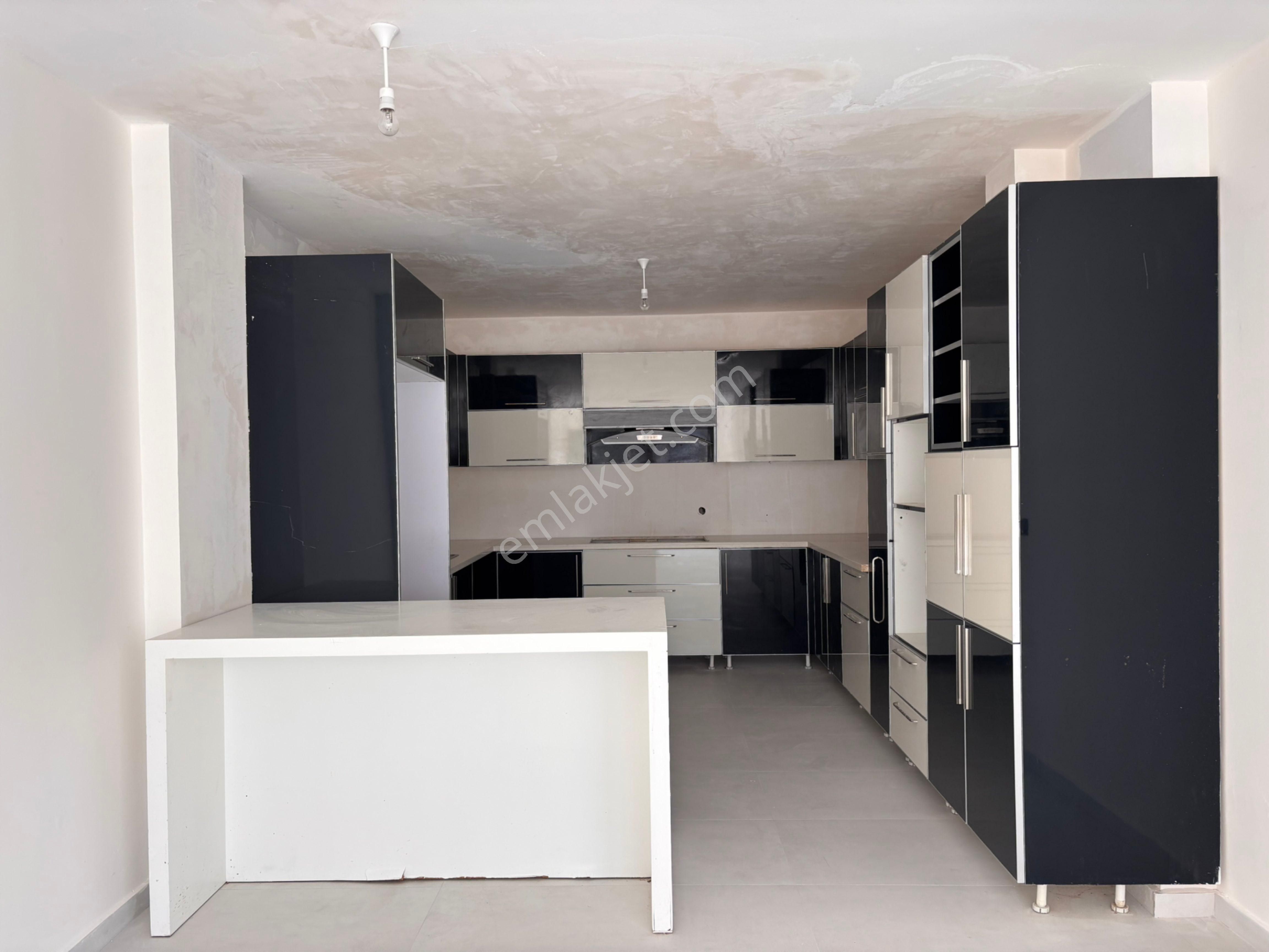 Türkbükü'nde Deniz Manzaralı Plajlı Ve Havuzlu Satılık Villa - Görsel 19