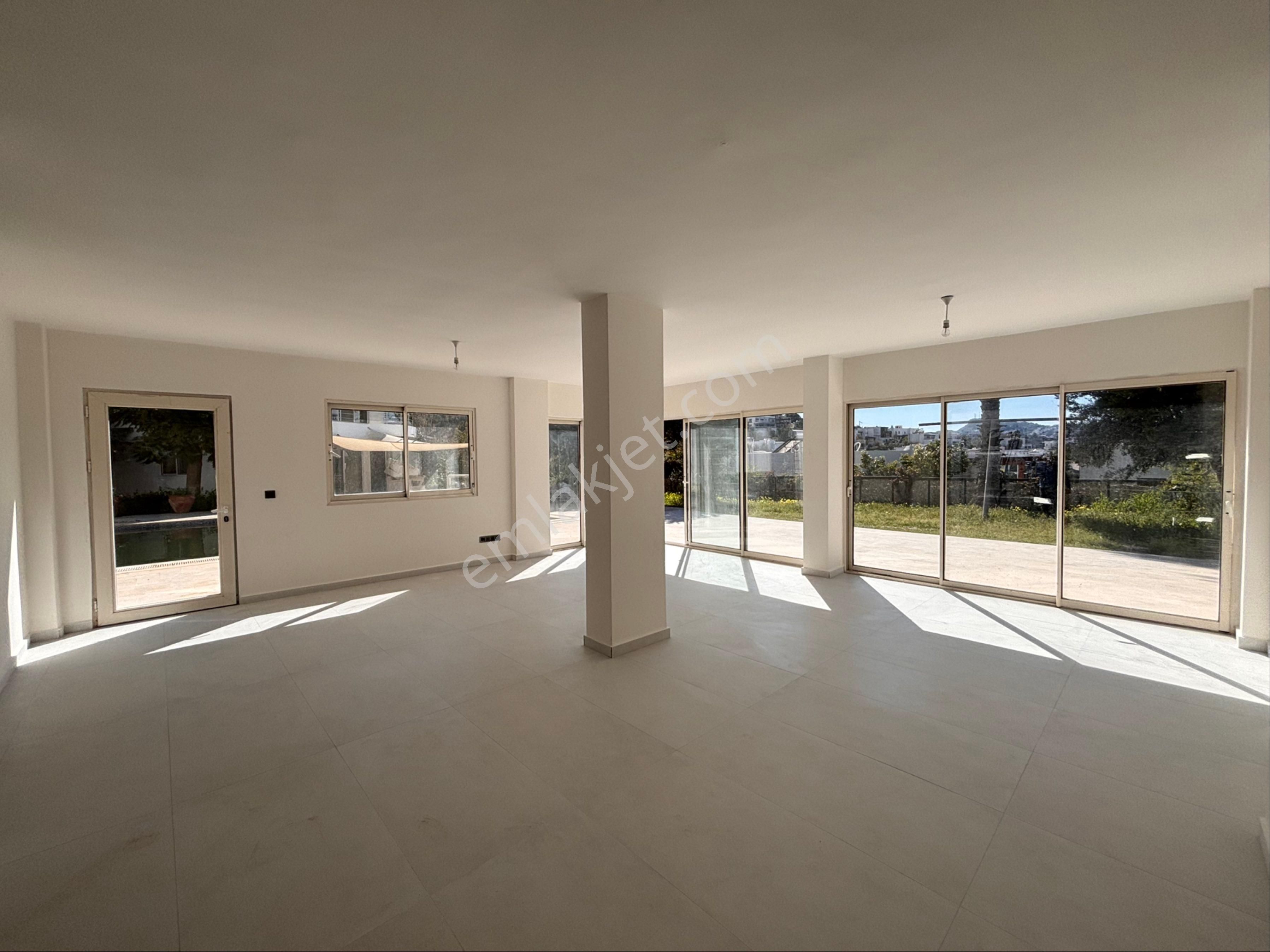 Türkbükü'nde Deniz Manzaralı Plajlı Ve Havuzlu Satılık Villa - Görsel 23