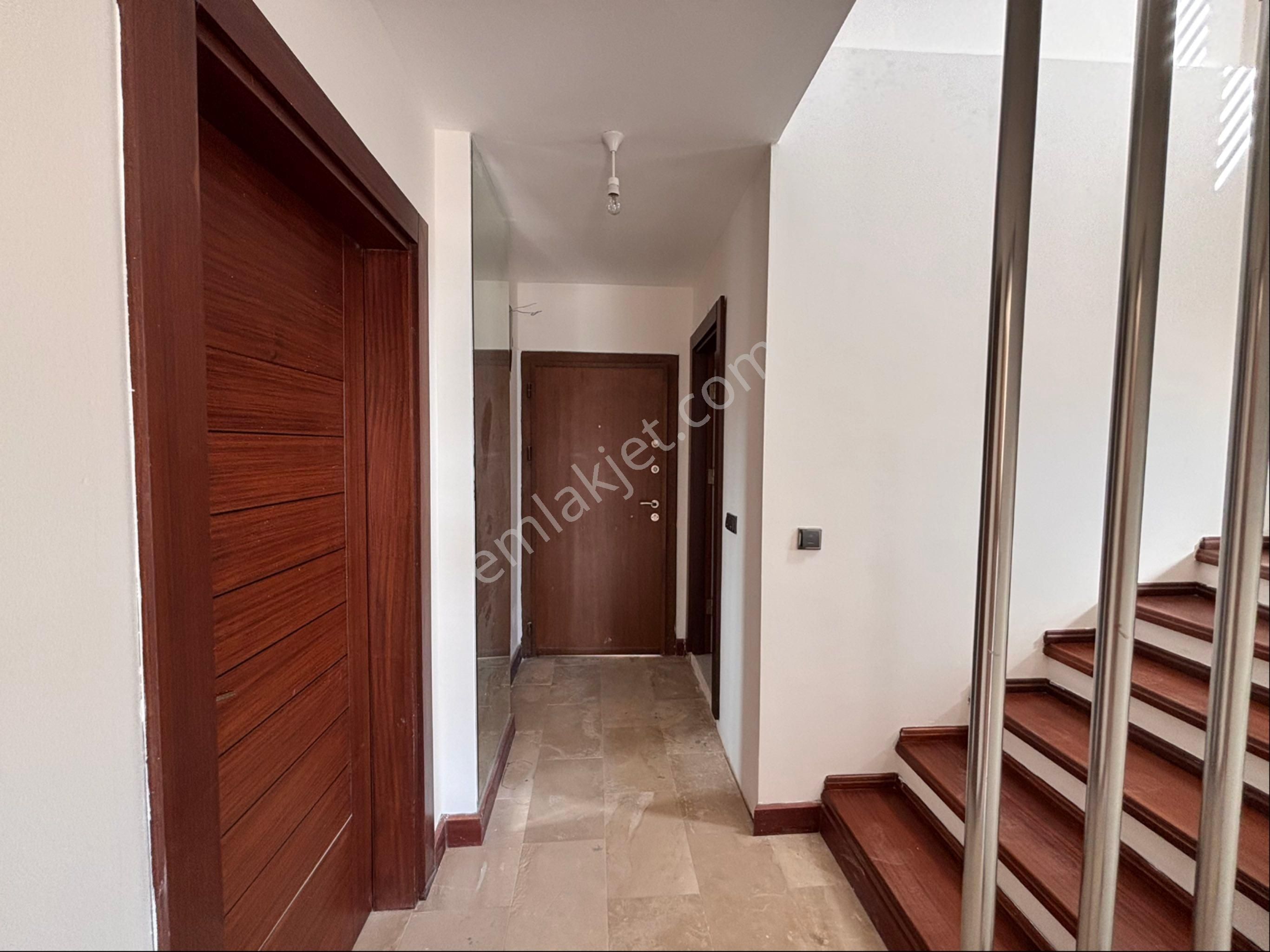 Türkbükü'nde Deniz Manzaralı Plajlı Ve Havuzlu Satılık Villa - Görsel 12