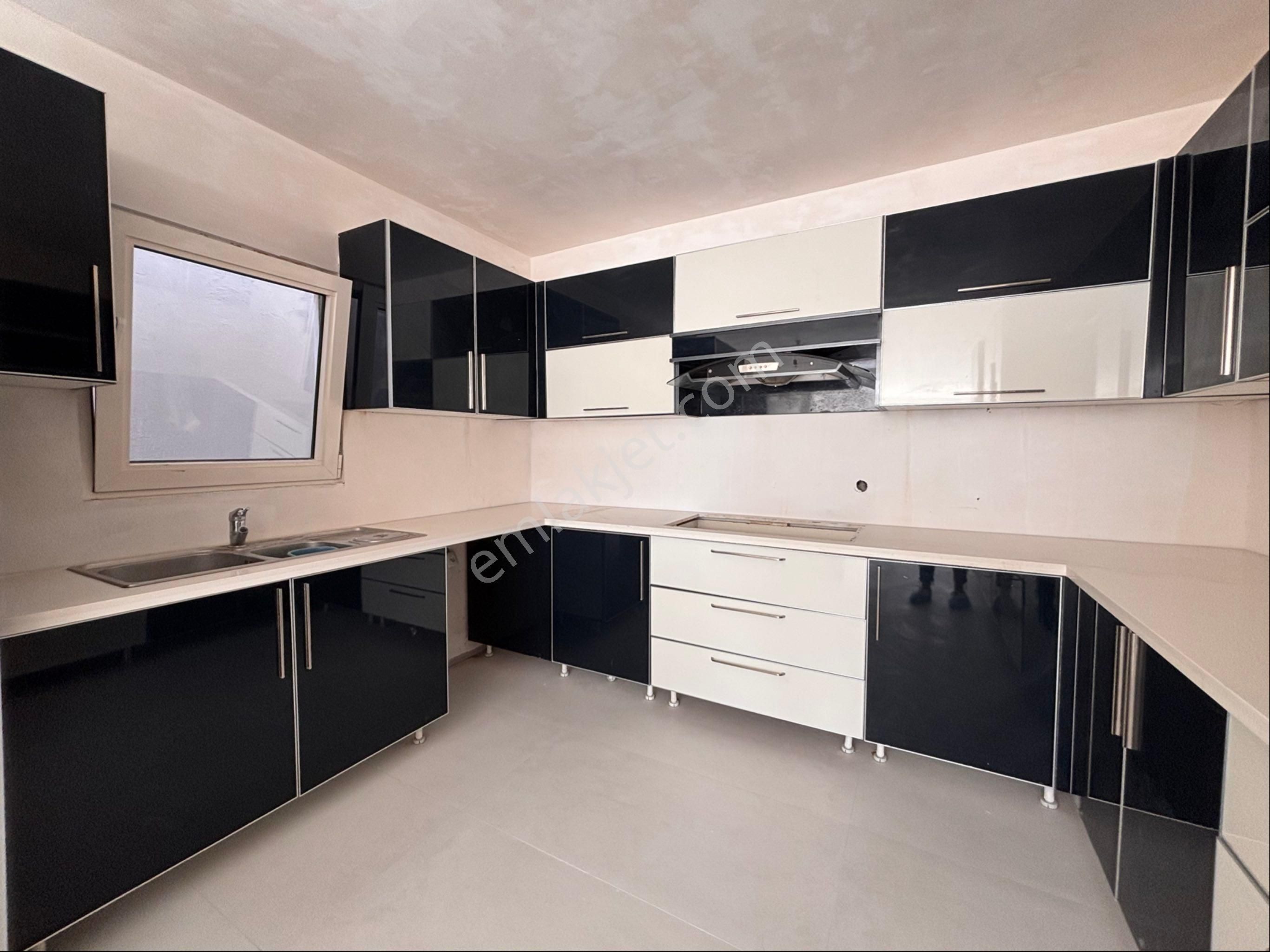 Türkbükü'nde Deniz Manzaralı Plajlı Ve Havuzlu Satılık Villa - Görsel 21