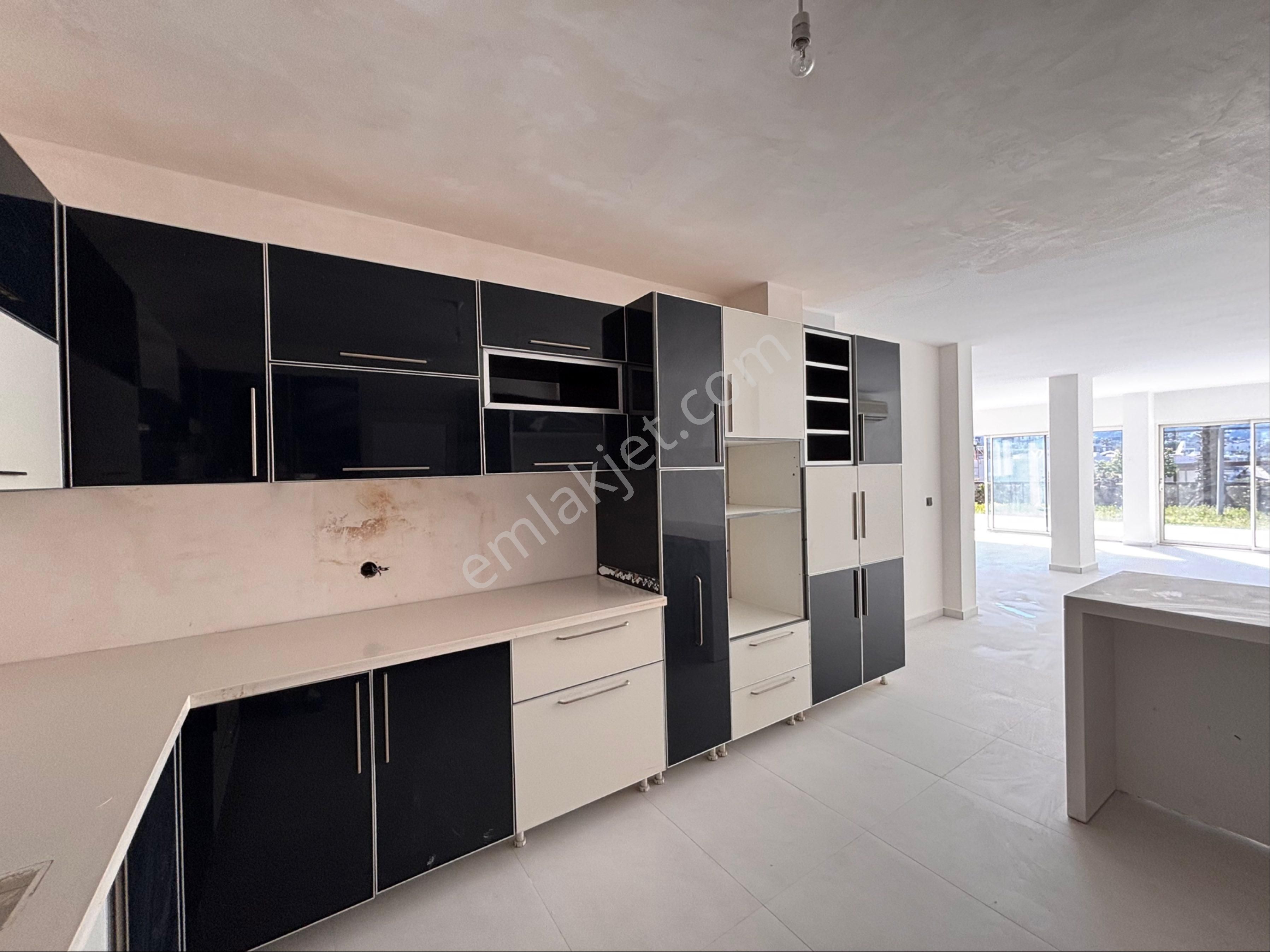 Türkbükü'nde Deniz Manzaralı Plajlı Ve Havuzlu Satılık Villa - Görsel 20