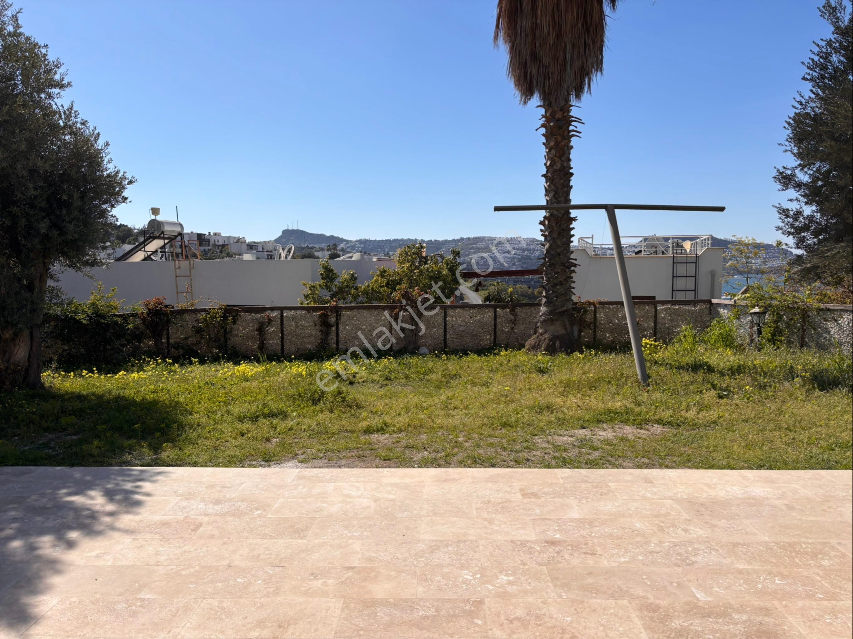 Türkbükü'nde Deniz Manzaralı Plajlı Ve Havuzlu Satılık Villa - Görsel 33