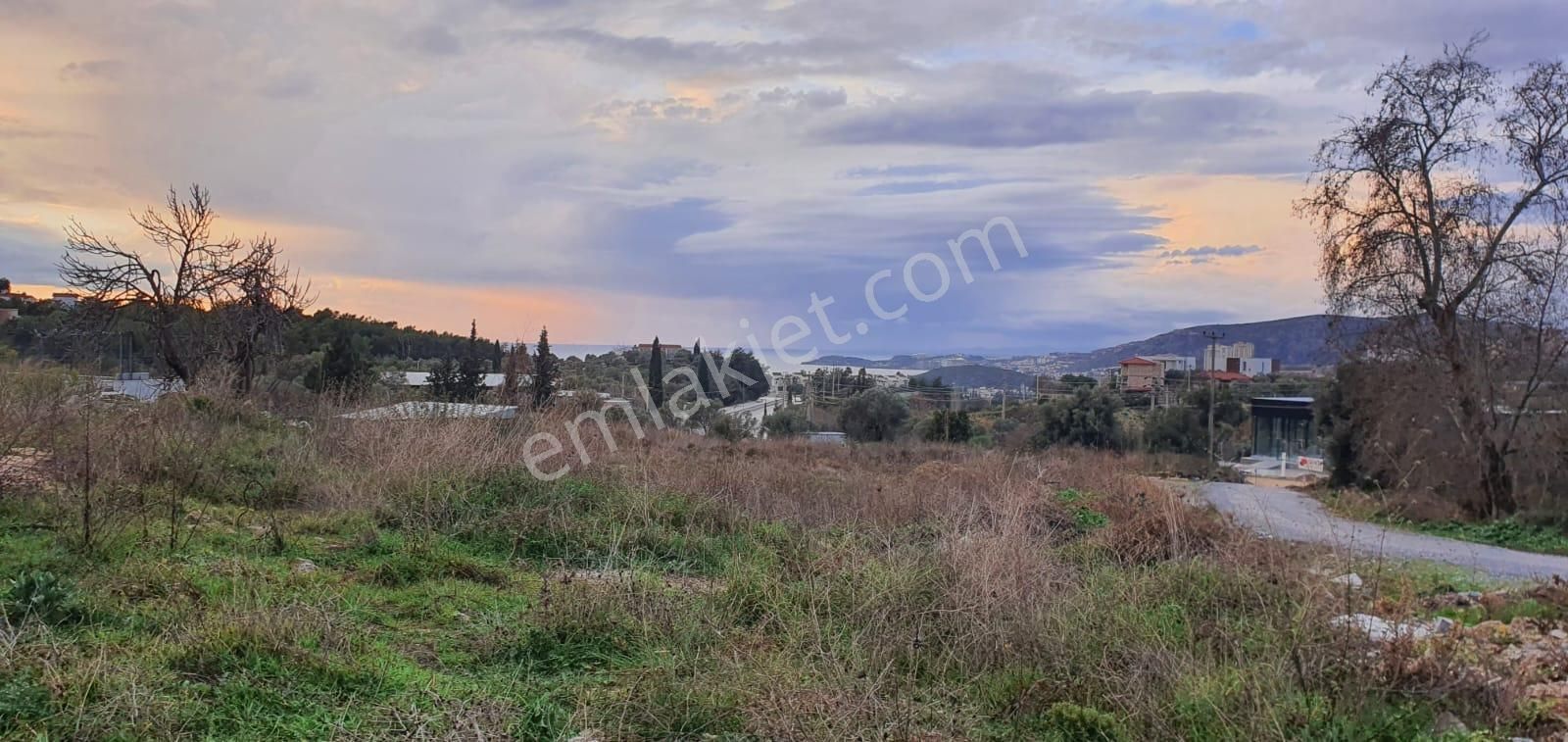 Kuşadası'n Da Tek Villalık Satılık 913 M2 Arsa - Görsel 2