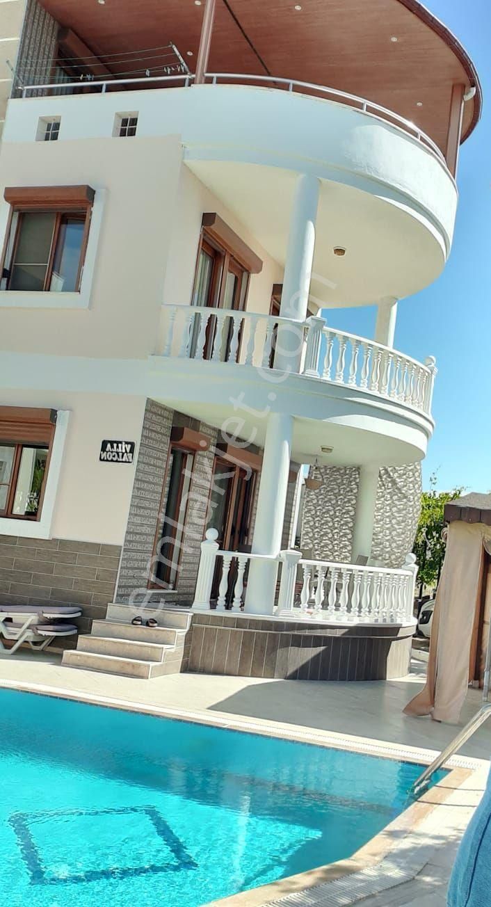 Aydın Didim Efeler'de Kiralık Tripleks Villa