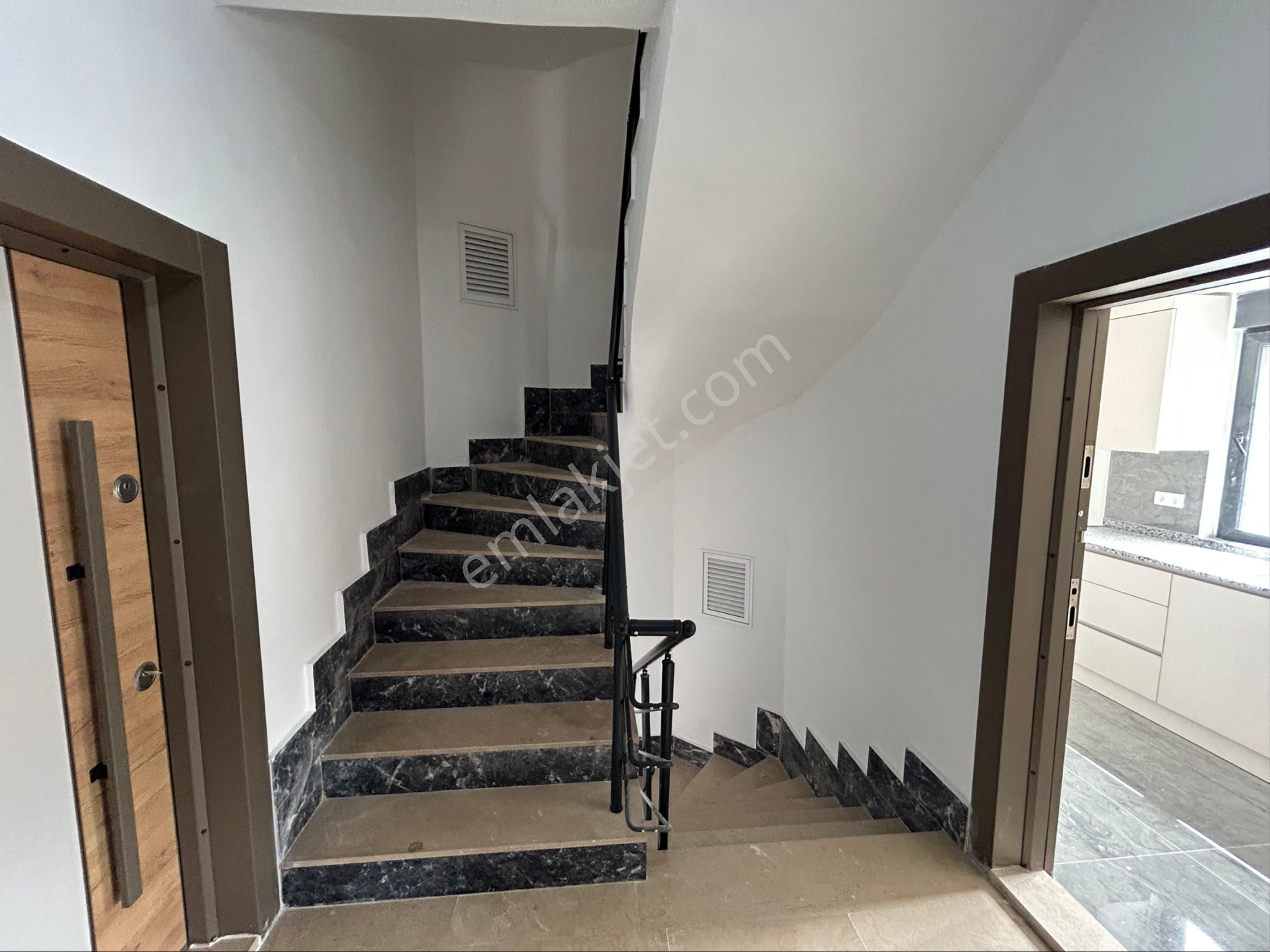 Yüksek Alanda Satılık Daire - Görsel 2