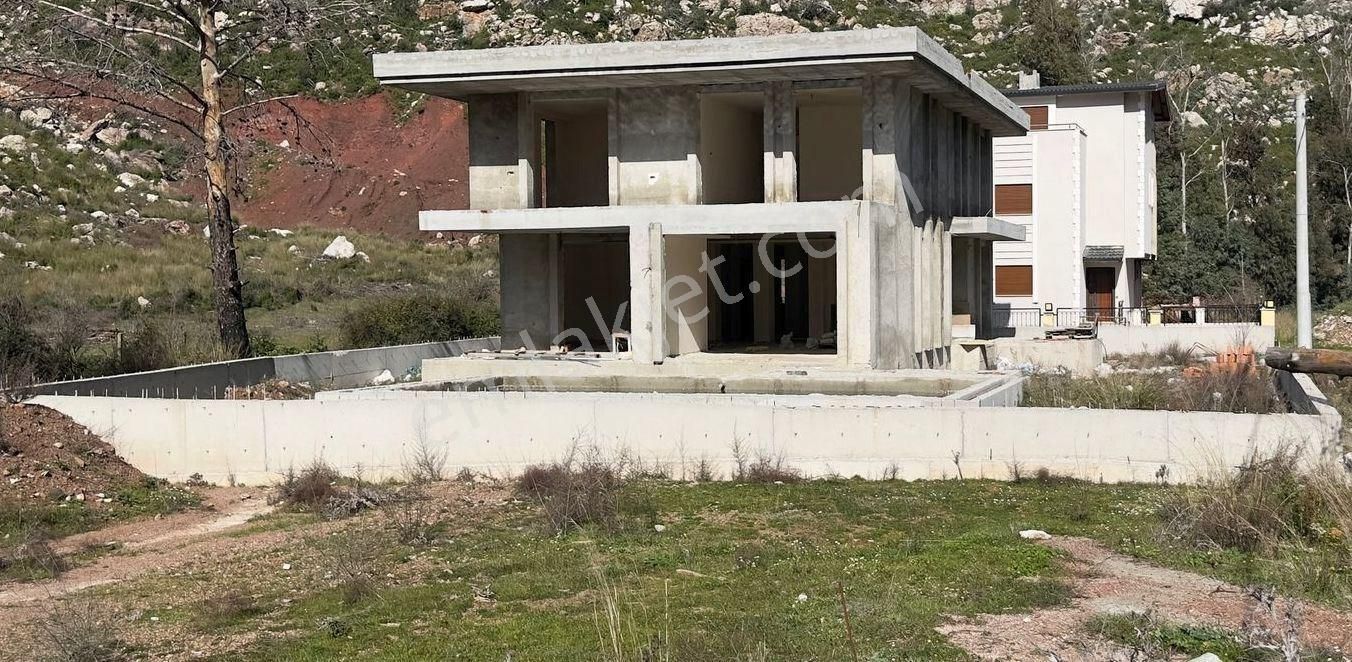 Müjgan Emlaktan Turunç Dereözünde Satılık Natamam Müstakil Villa