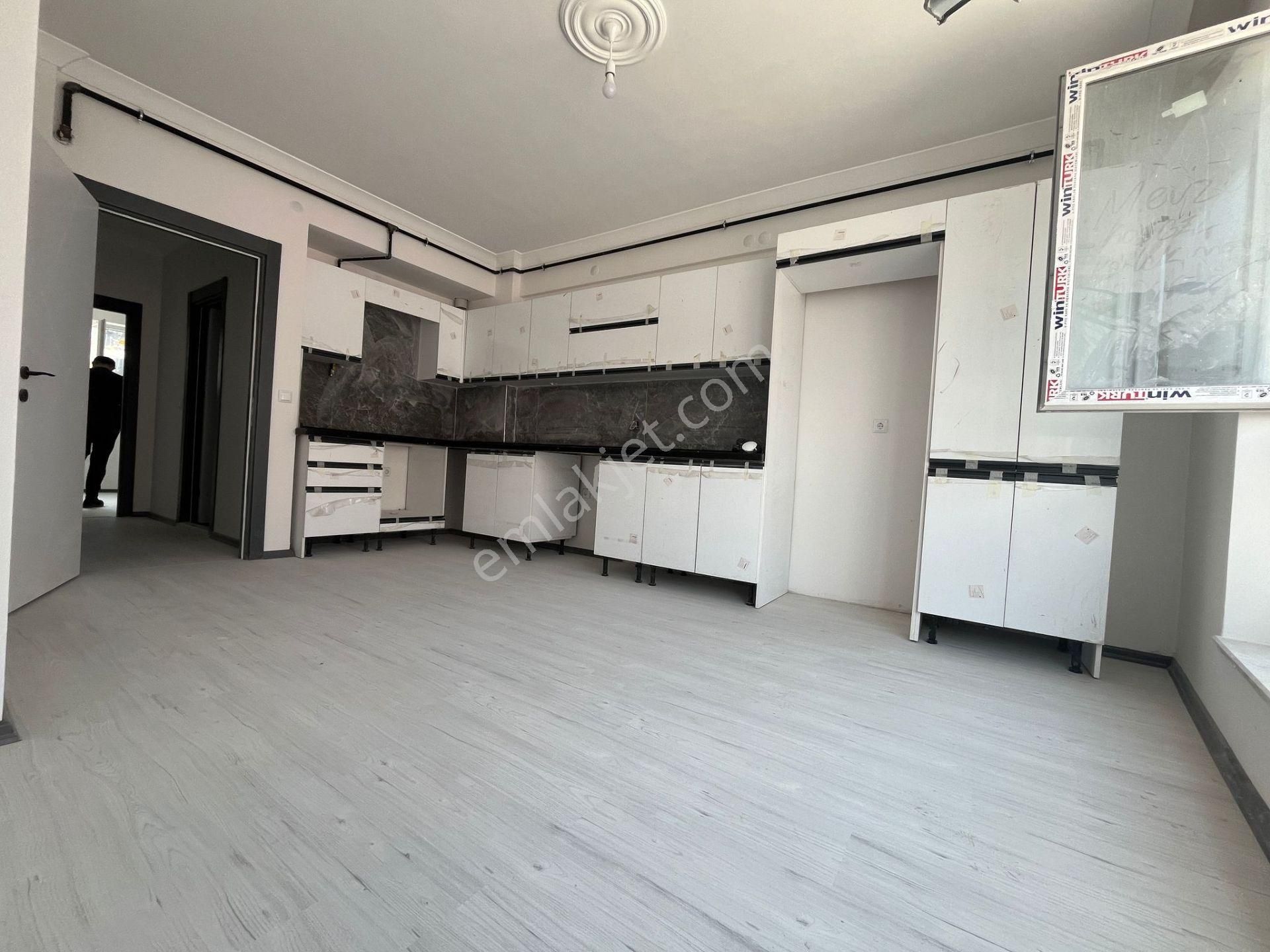 Esentepe Mh. Eğitimciler Caddesi Yakını Satılık 1+1 Daire Bs/34