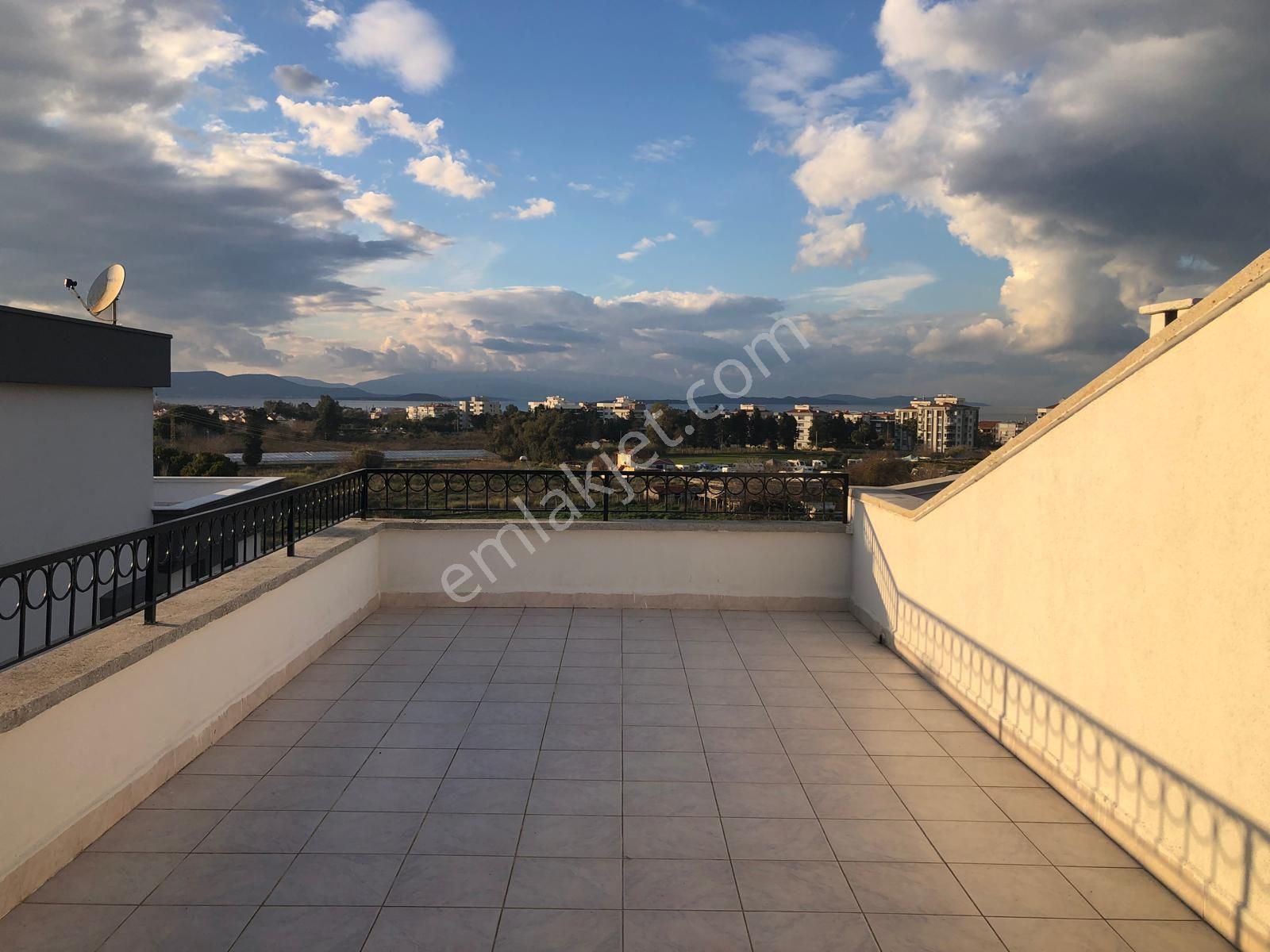 Güzelbahçe Kolejler Bölgesinde , Kapalı Mutfaklı, Ebebeyn Banyolu 3+1 Villa Satılık. - Görsel 24