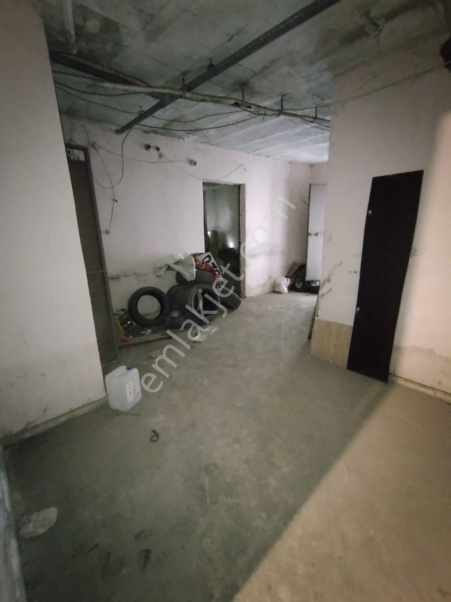 Zorlu Gayrimenkul'den Reşatbey Cumhuriyet Cad. Satılık Depo ** 375 Mt2 ** - Görsel 5